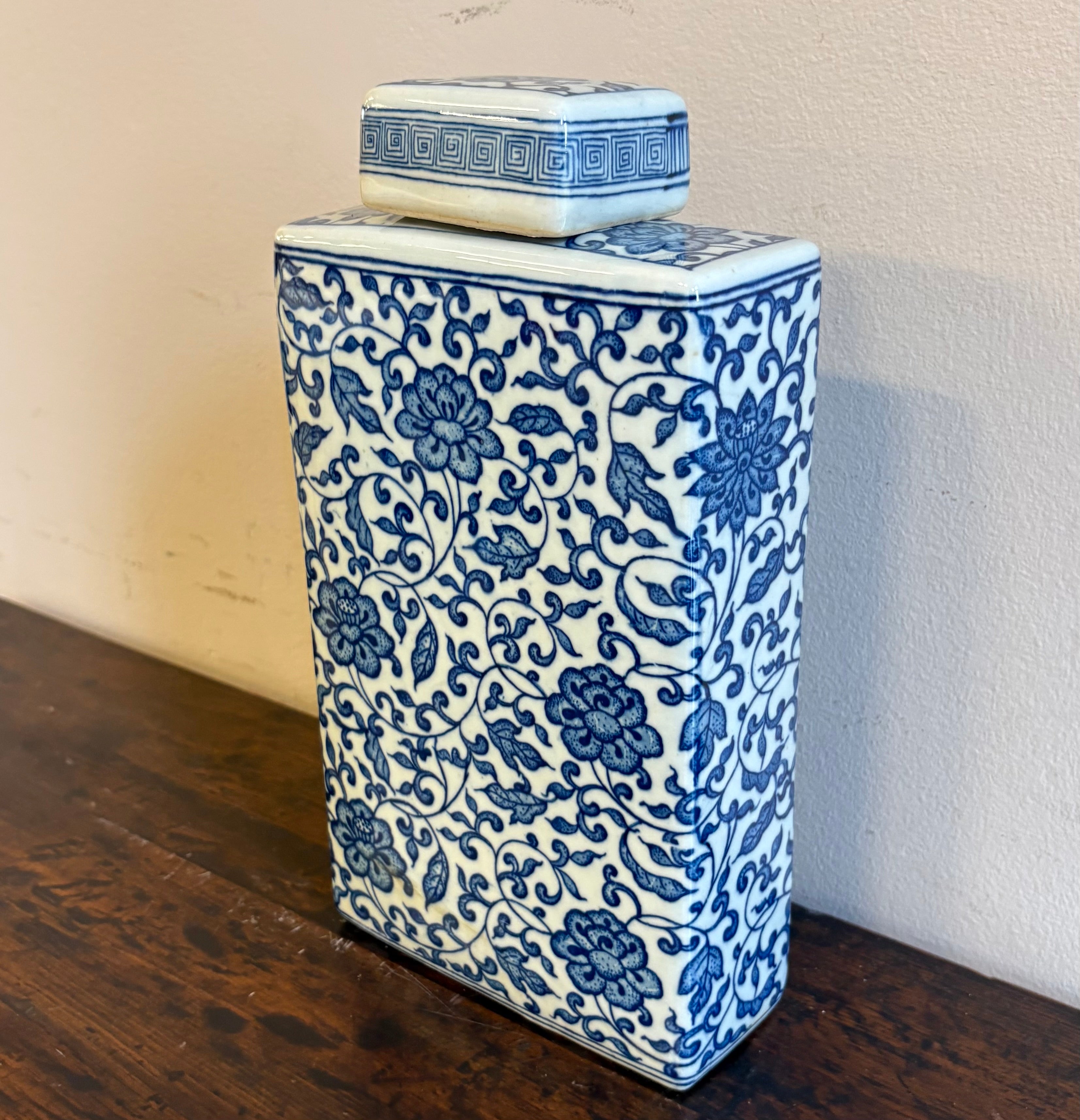 VASO STRETTO IN CERAMICA A BASE RETTANGOLARE