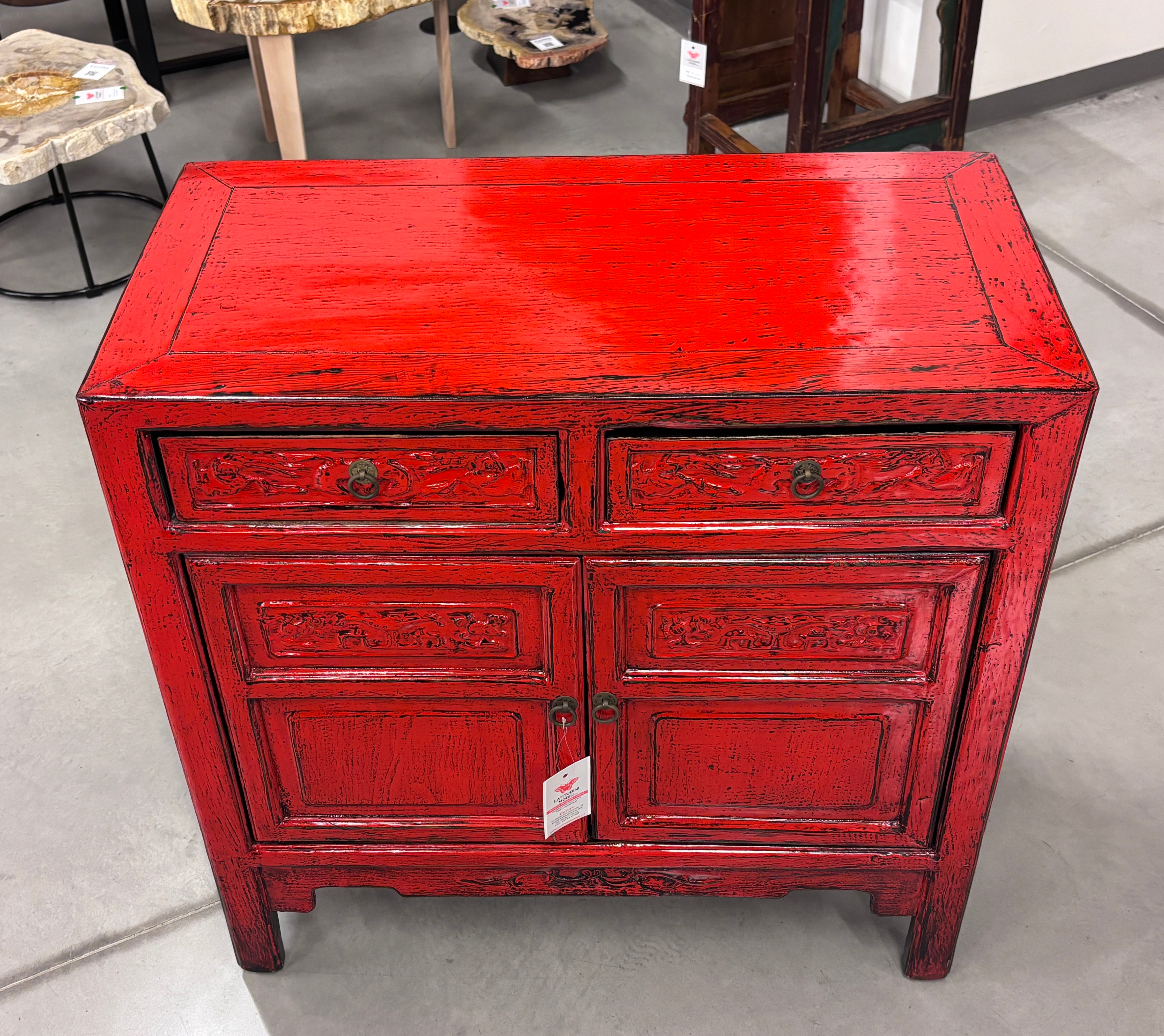 CREDENZINO CINESE IN LACCA ROSSA