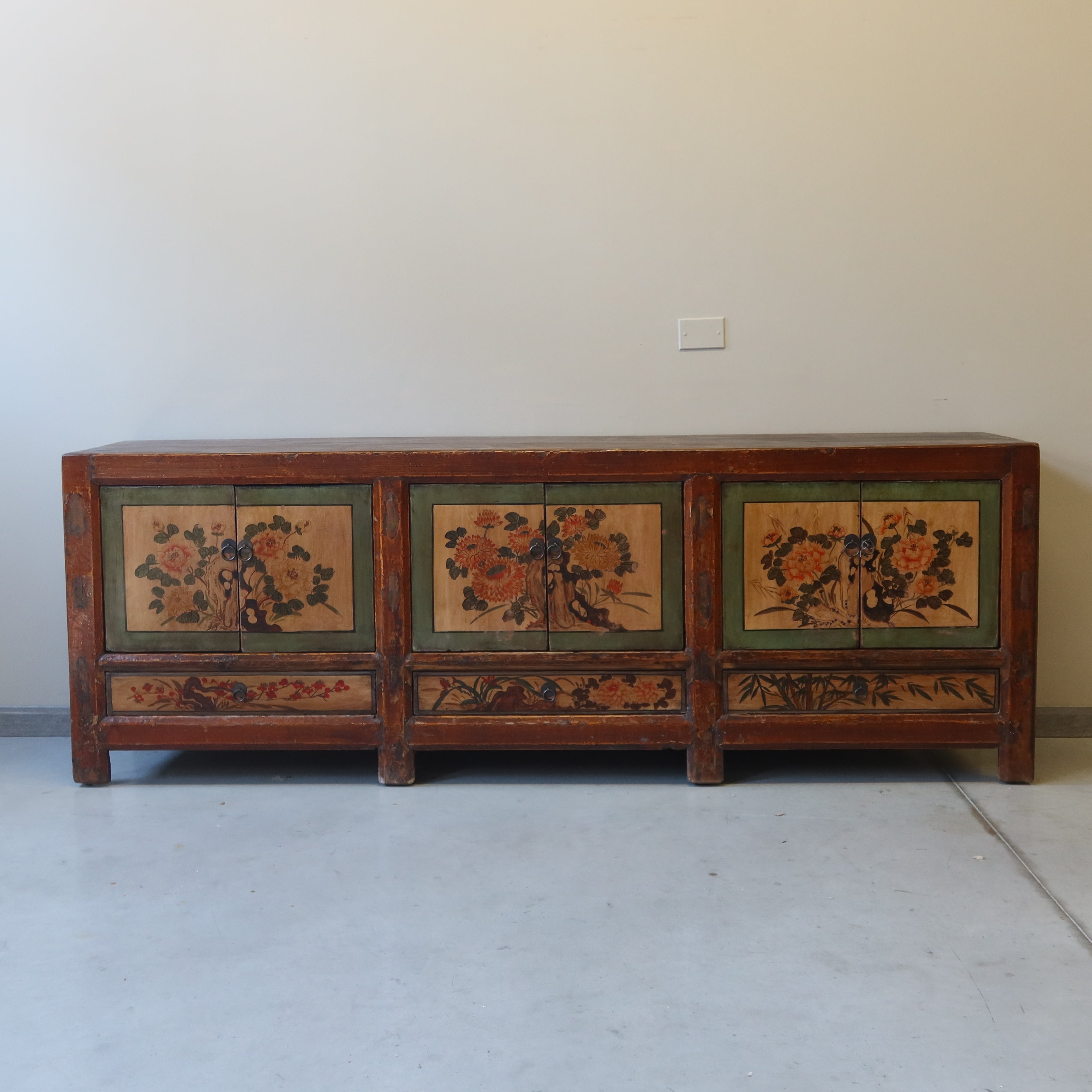 CREDENZA BASSA GANZU 3 PANNELLI
