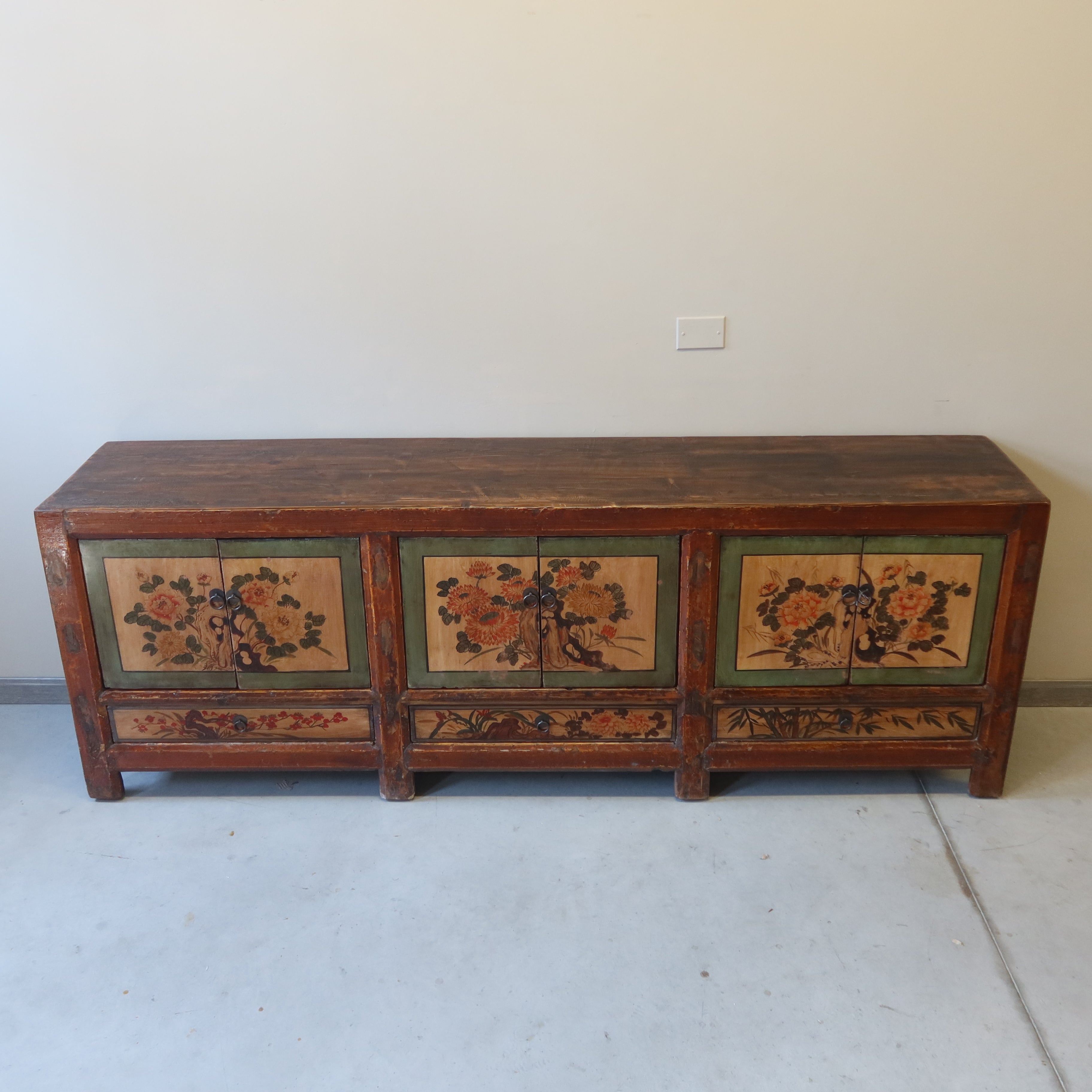 CREDENZA BASSA GANZU 3 PANNELLI