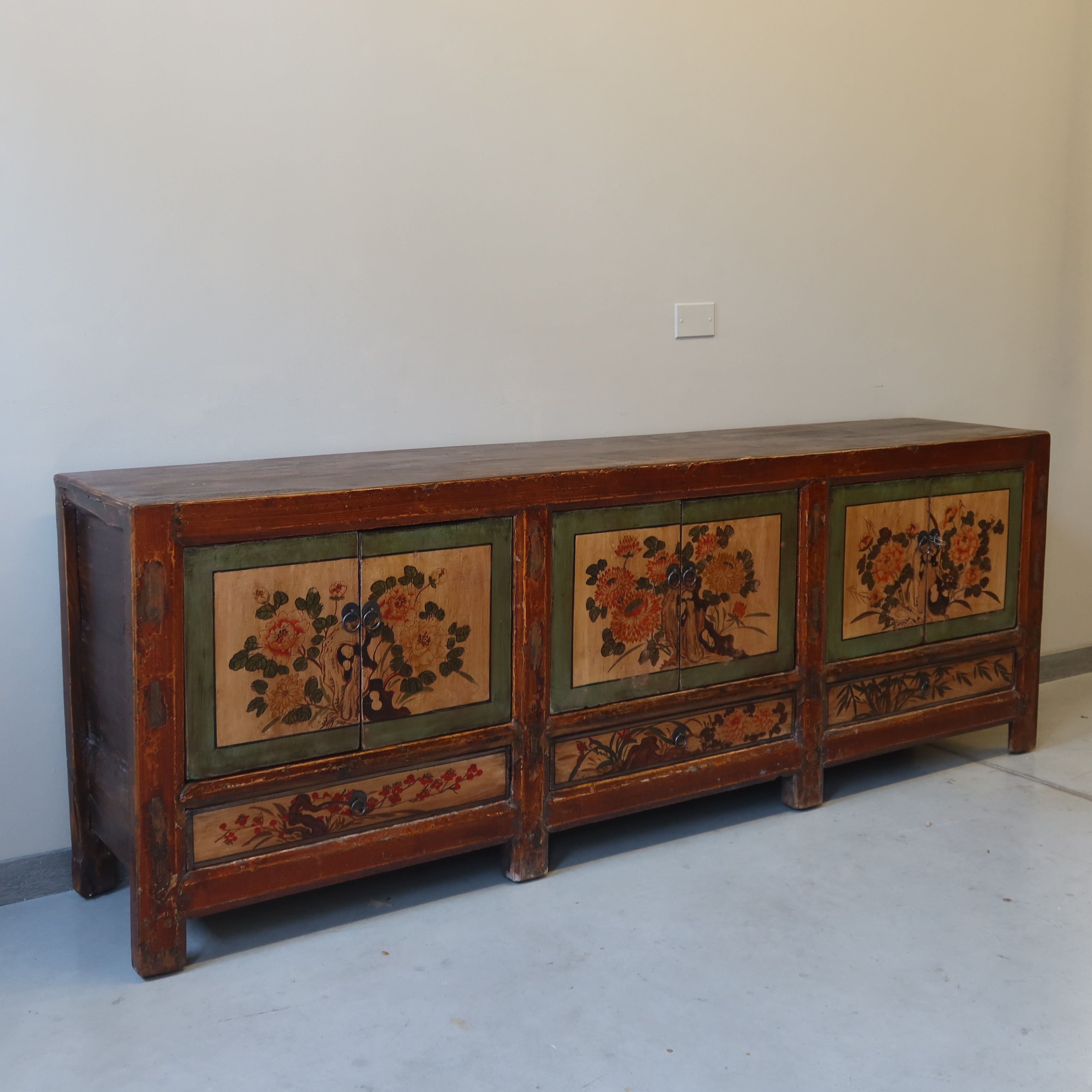 CREDENZA BASSA GANZU 3 PANNELLI