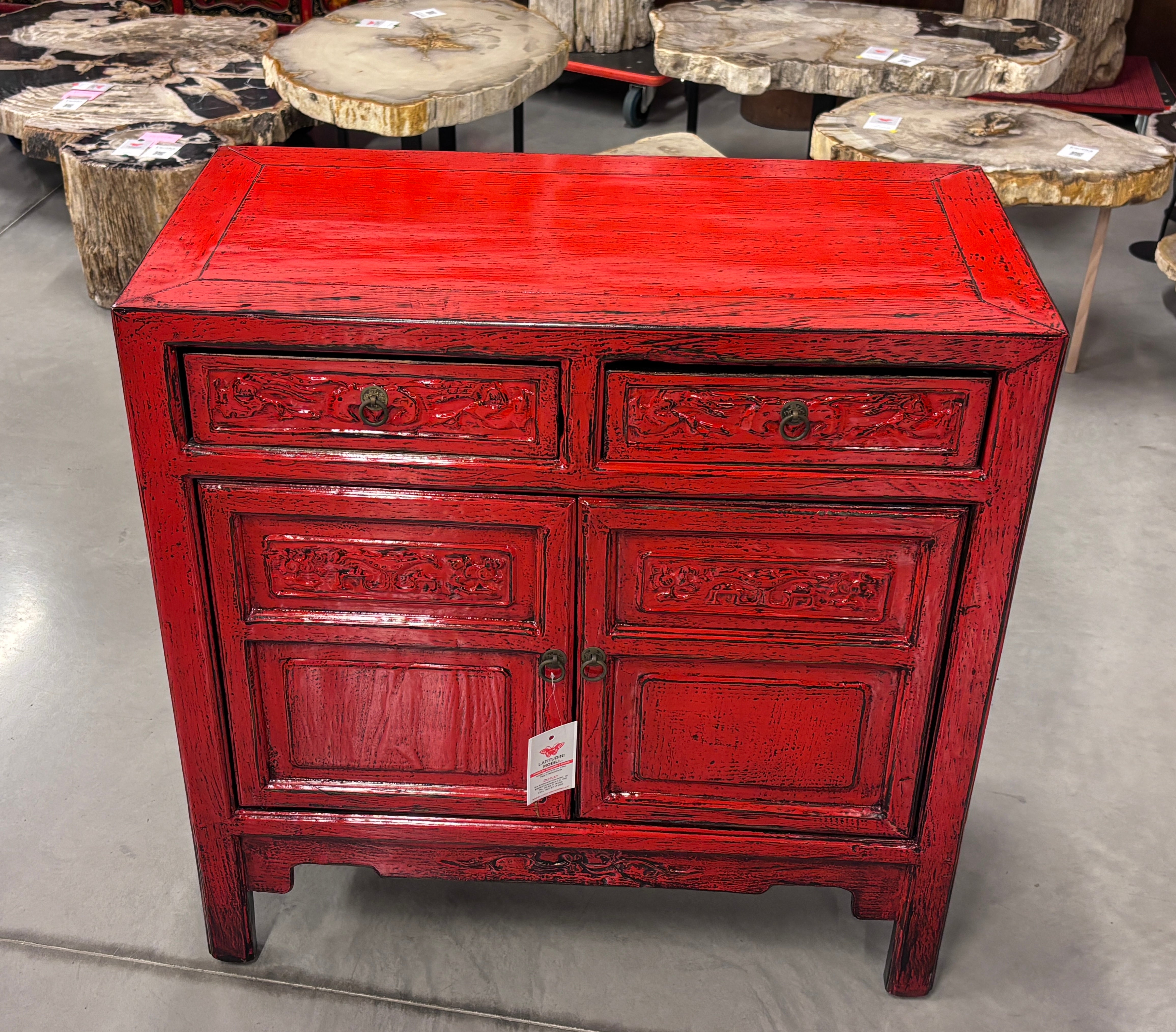 CREDENZINO CINESE IN LACCA ROSSA