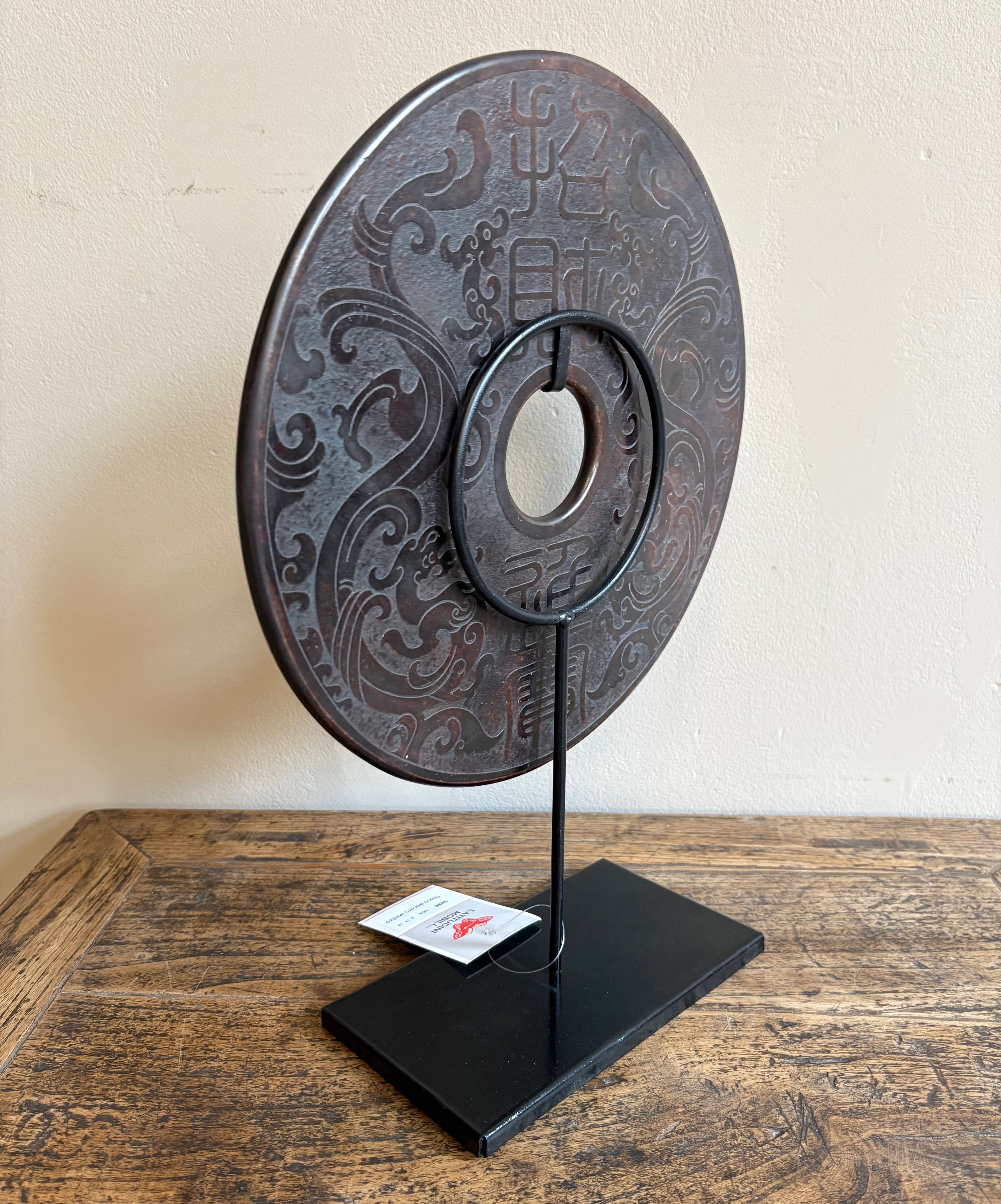 DISCO ORNAMENTALE IN PIETRA SU PIEDISTALLO