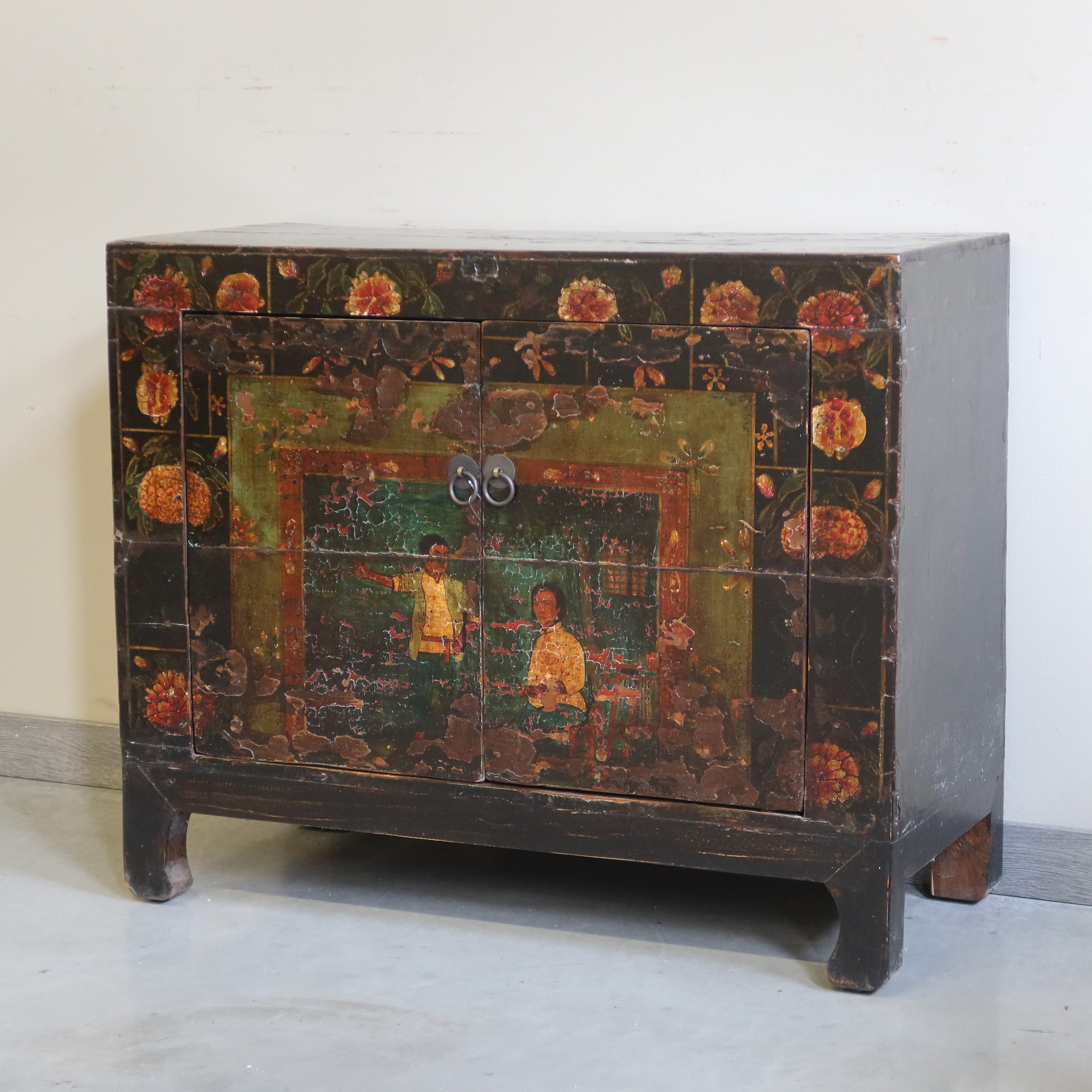 BAULE A STIPO DECORATO DUE ANTE