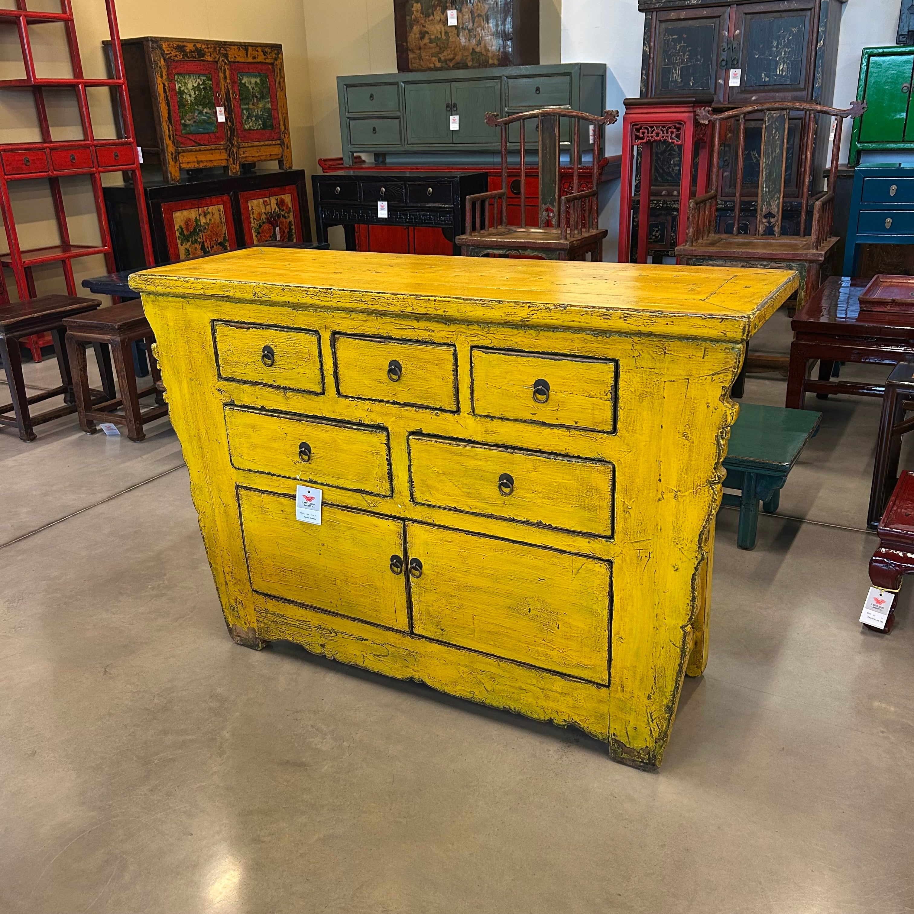 CREDENZA CASSETTIERA AD ALTARE LACCA GIALLA