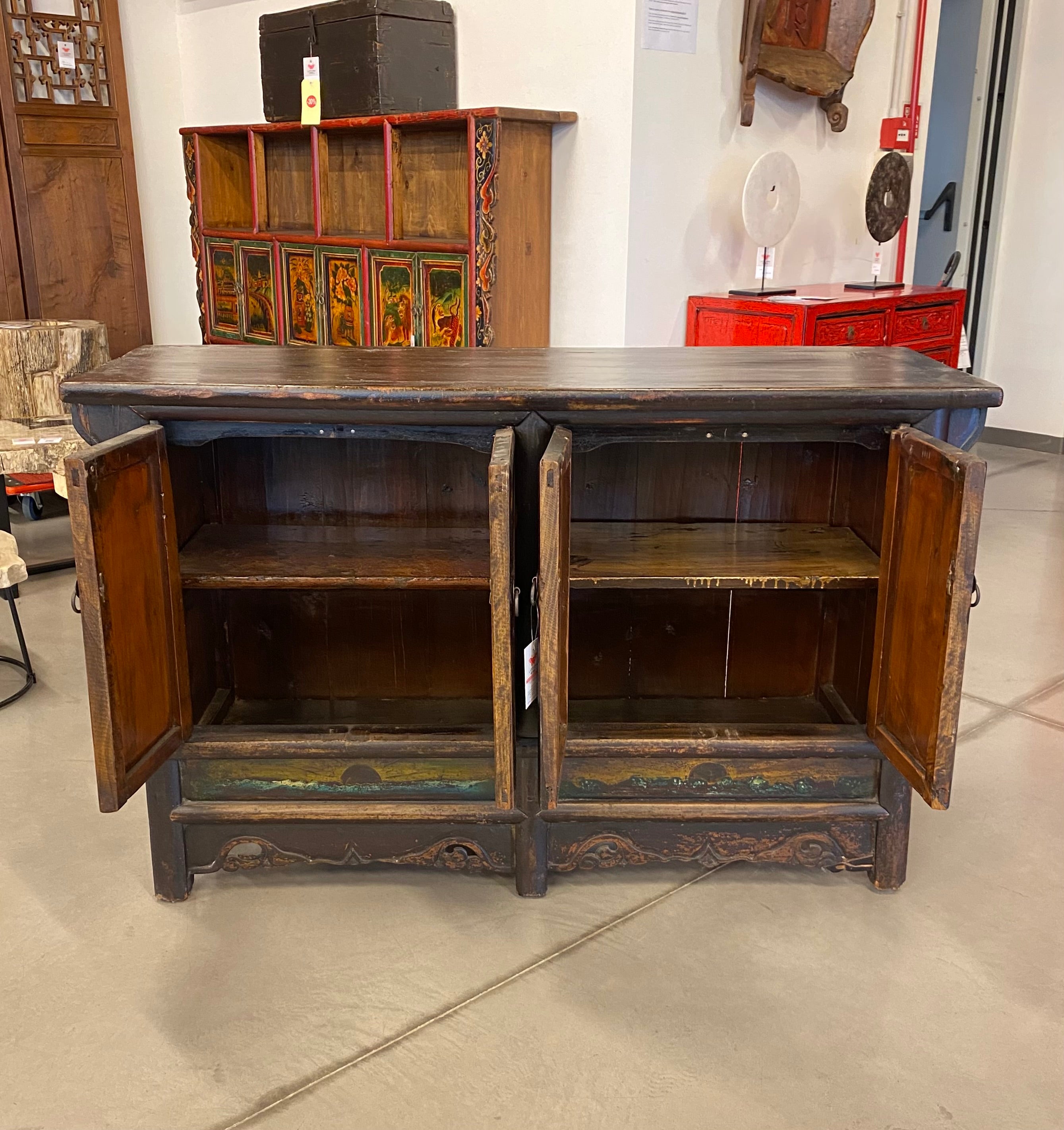 CREDENZA AD ALTARE IN LACCA DECORATA