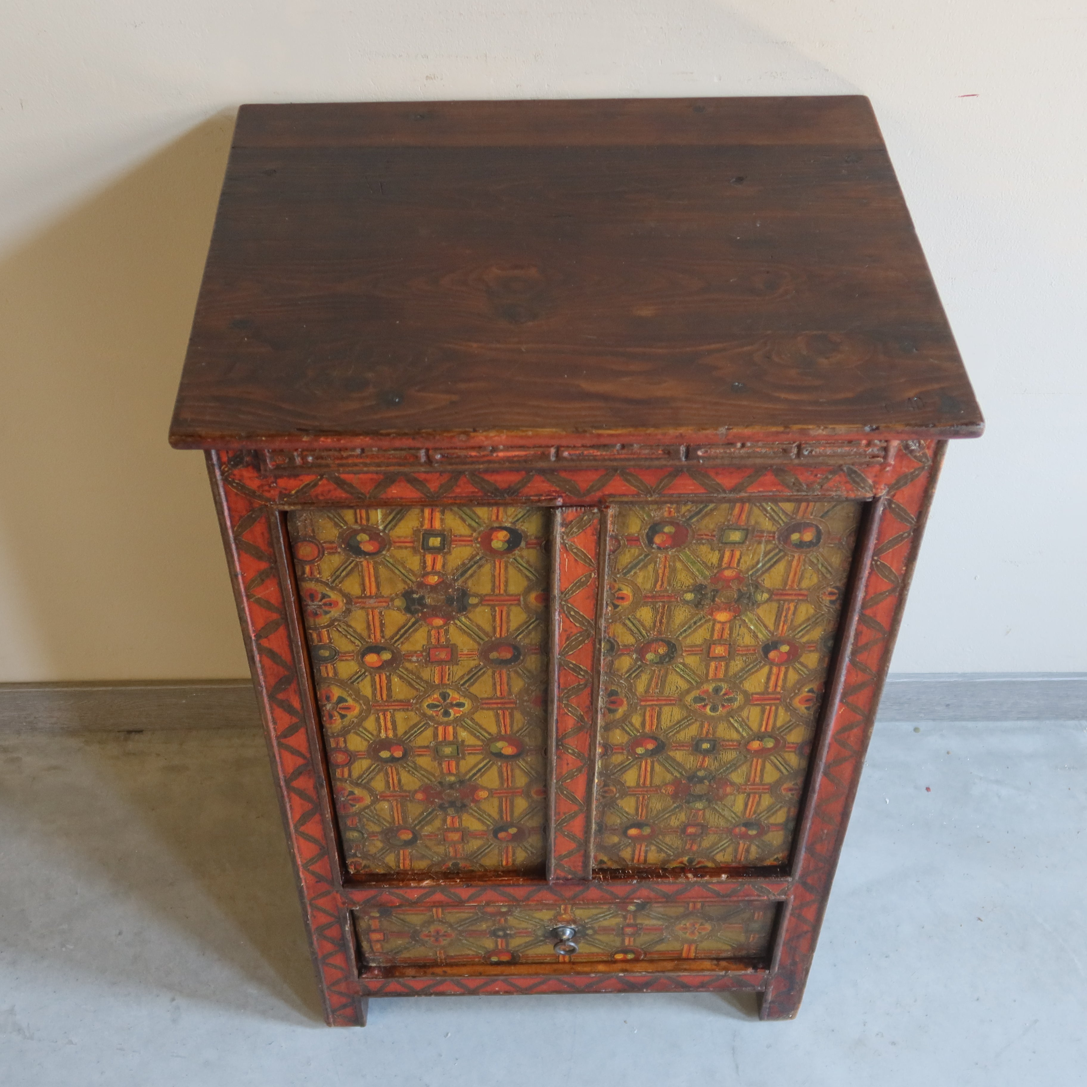 CREDENZINO TIBET DECORATO