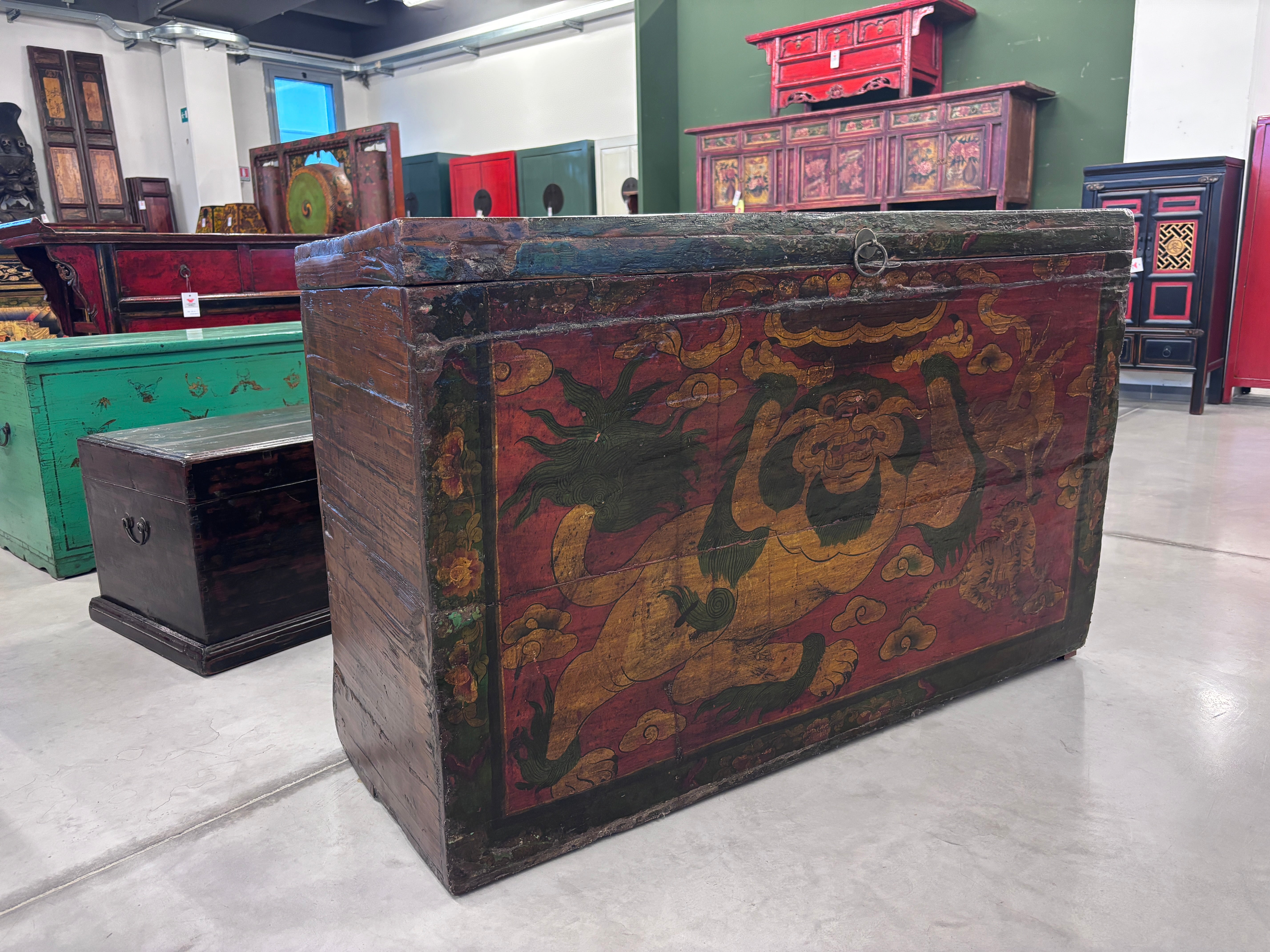 GRANDE BAULE DECORATO TIBETANO