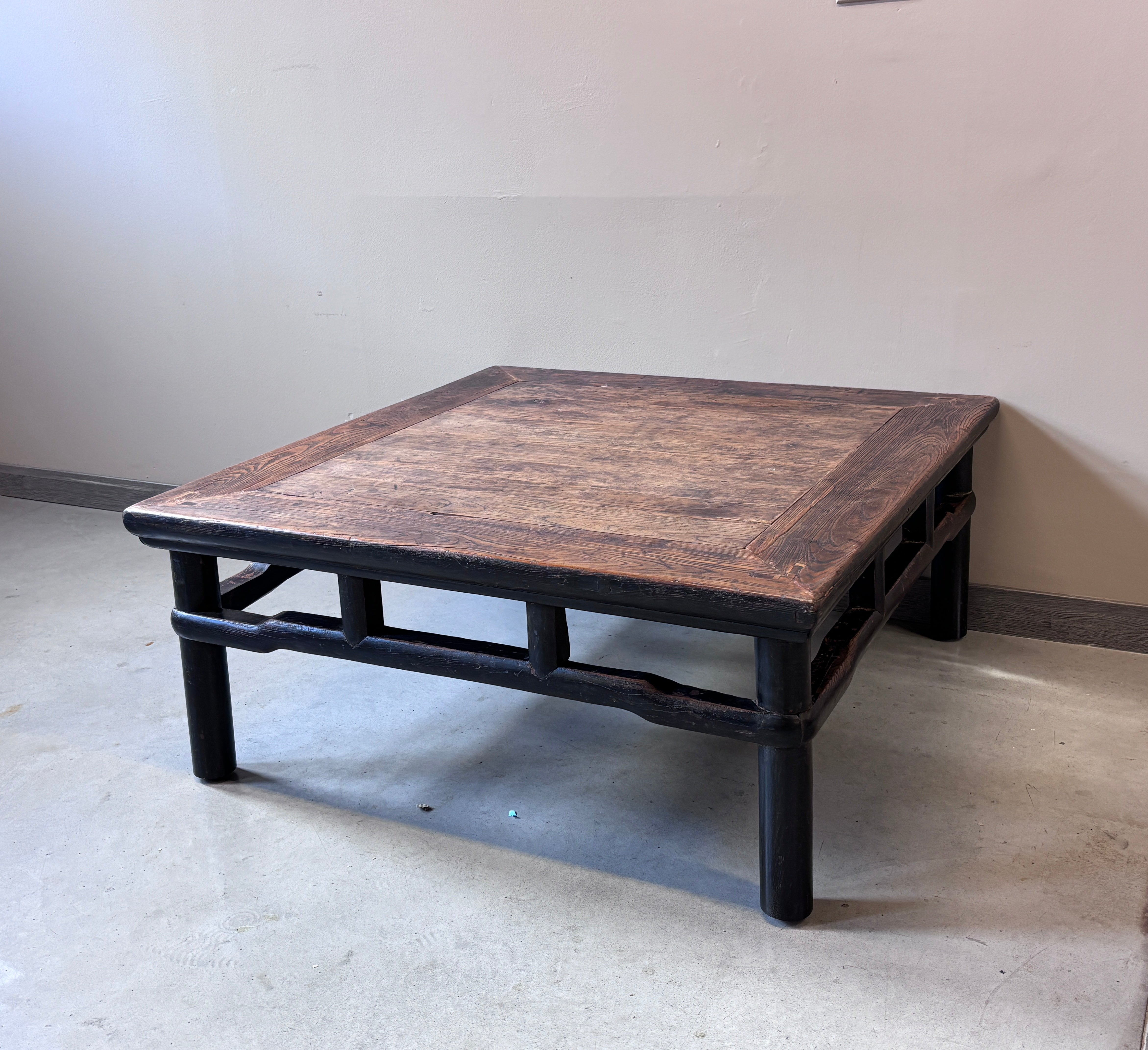 TAVOLO CINESE IN OLMO GAMBE TONDE