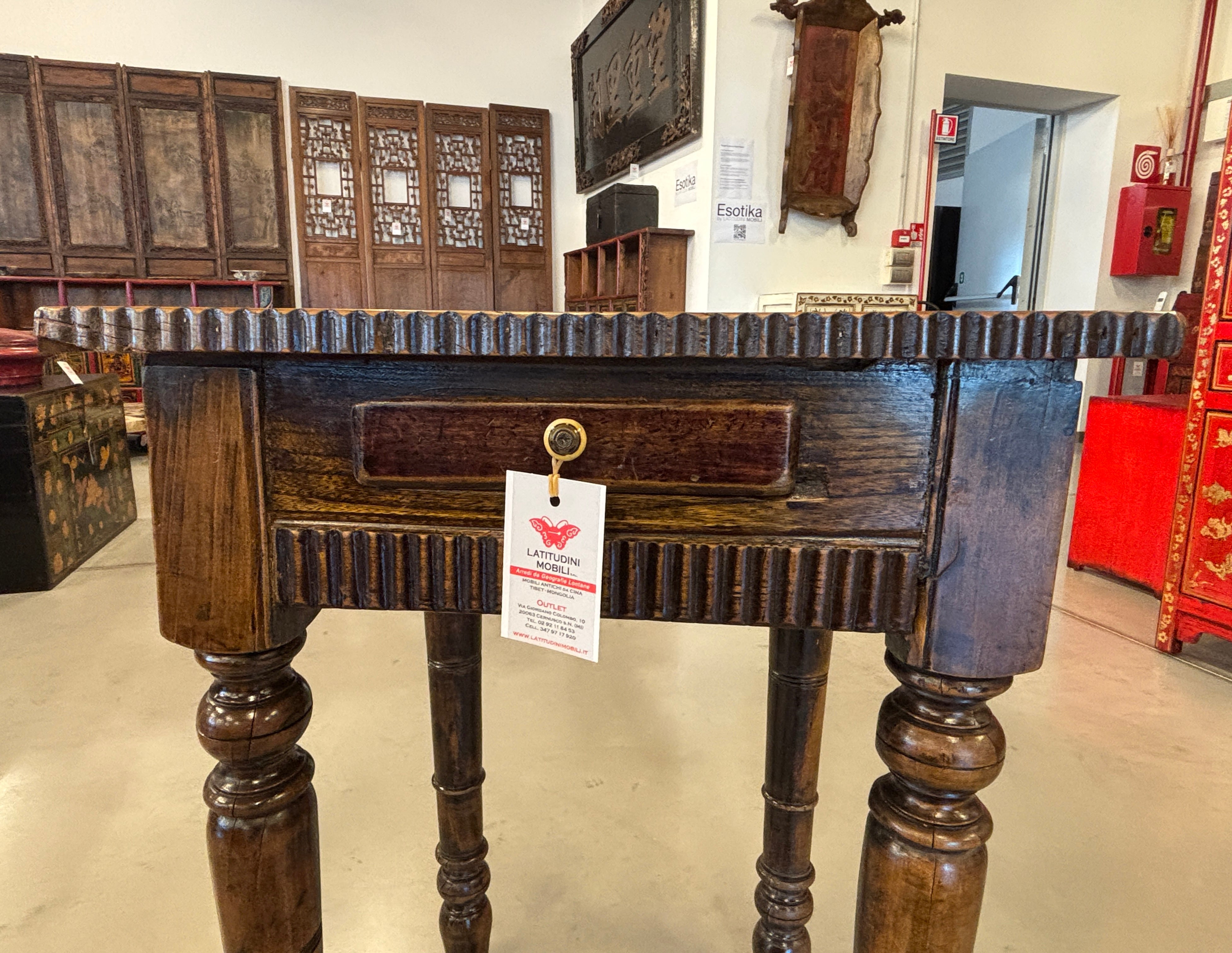 TAVOLINO OLMO CINESE CON CASSETTO