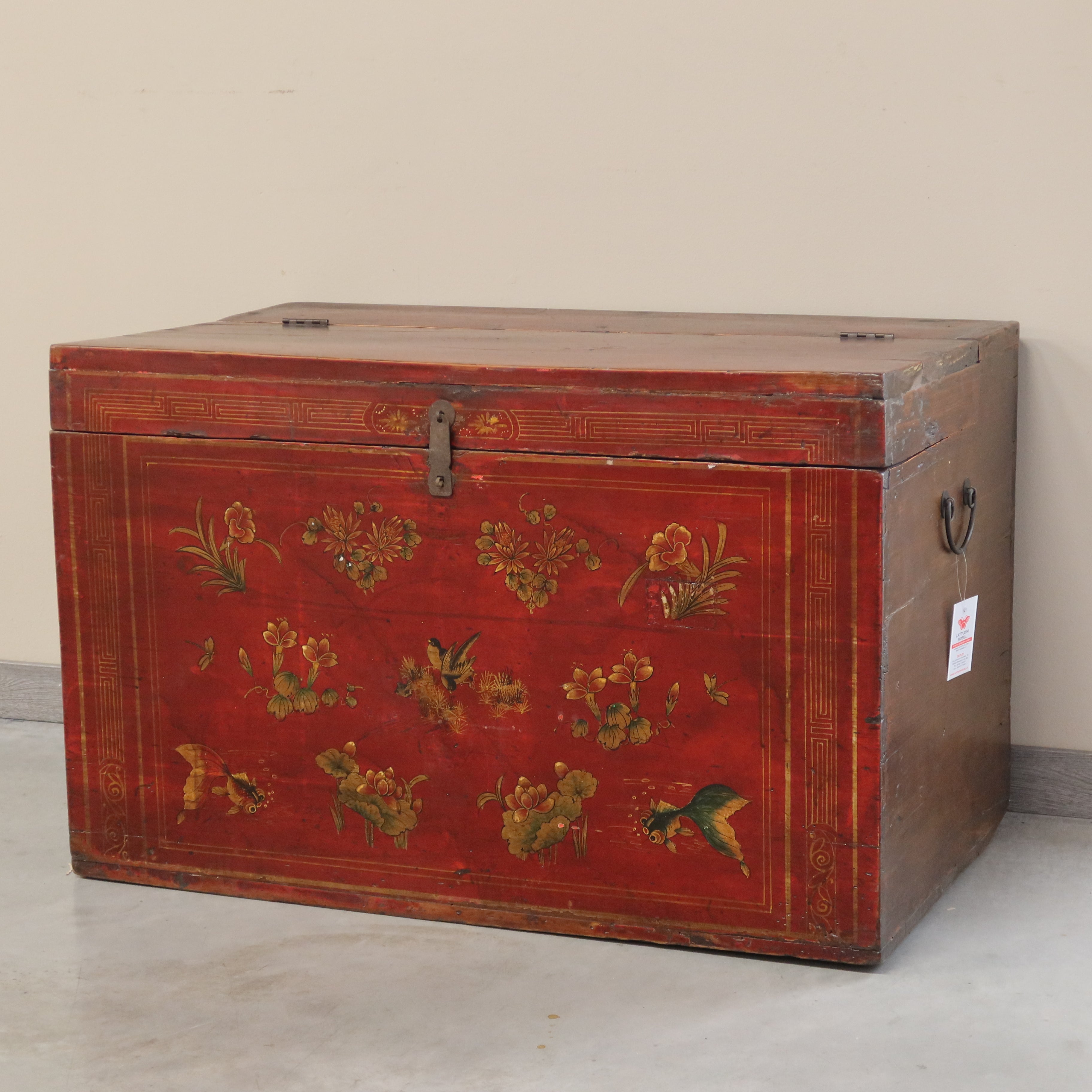 GRANDE BAULE DEL GANZU ROSSO DECORATO