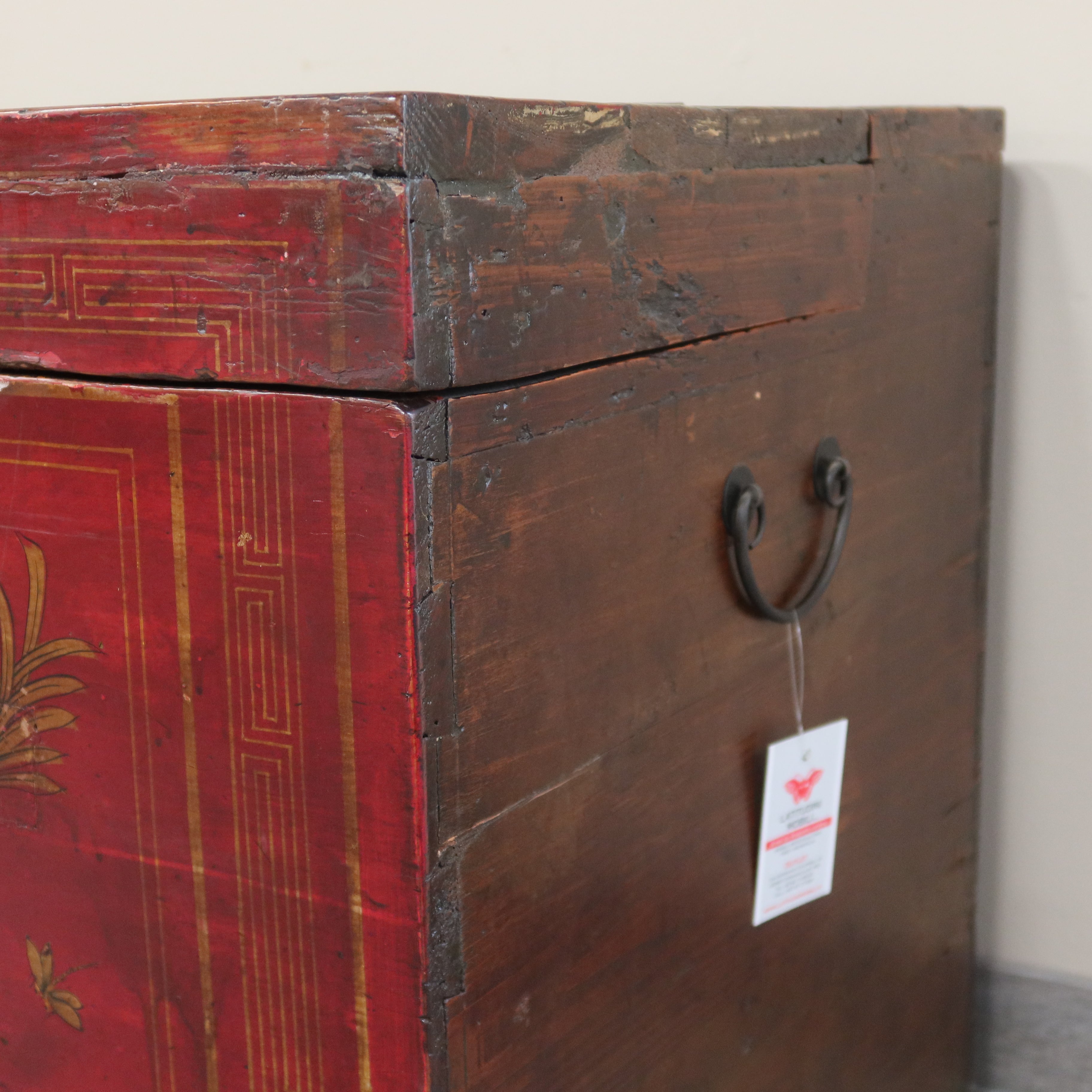 GRANDE BAULE DEL GANZU ROSSO DECORATO