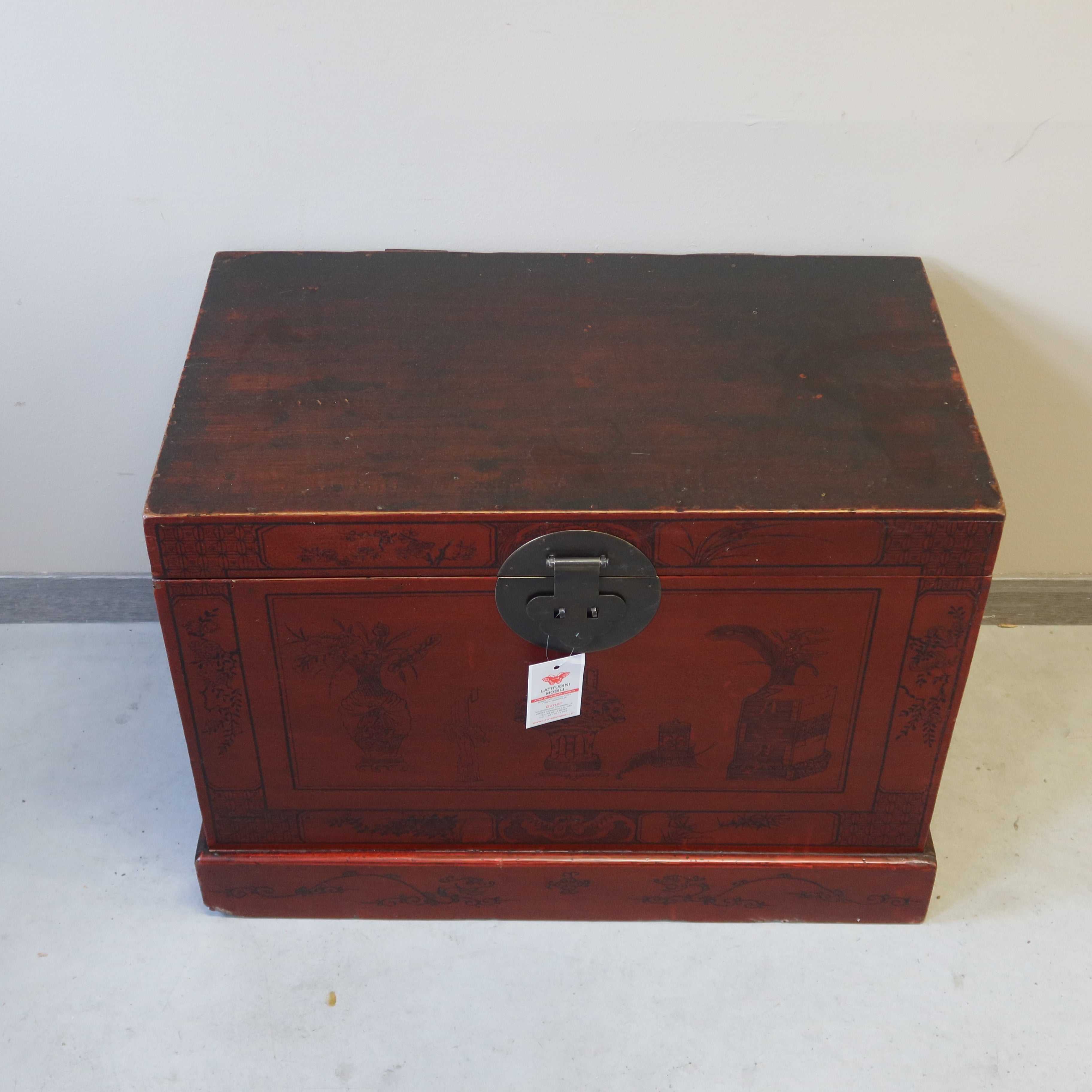BAULE CINESE CON DECORO LIEVE