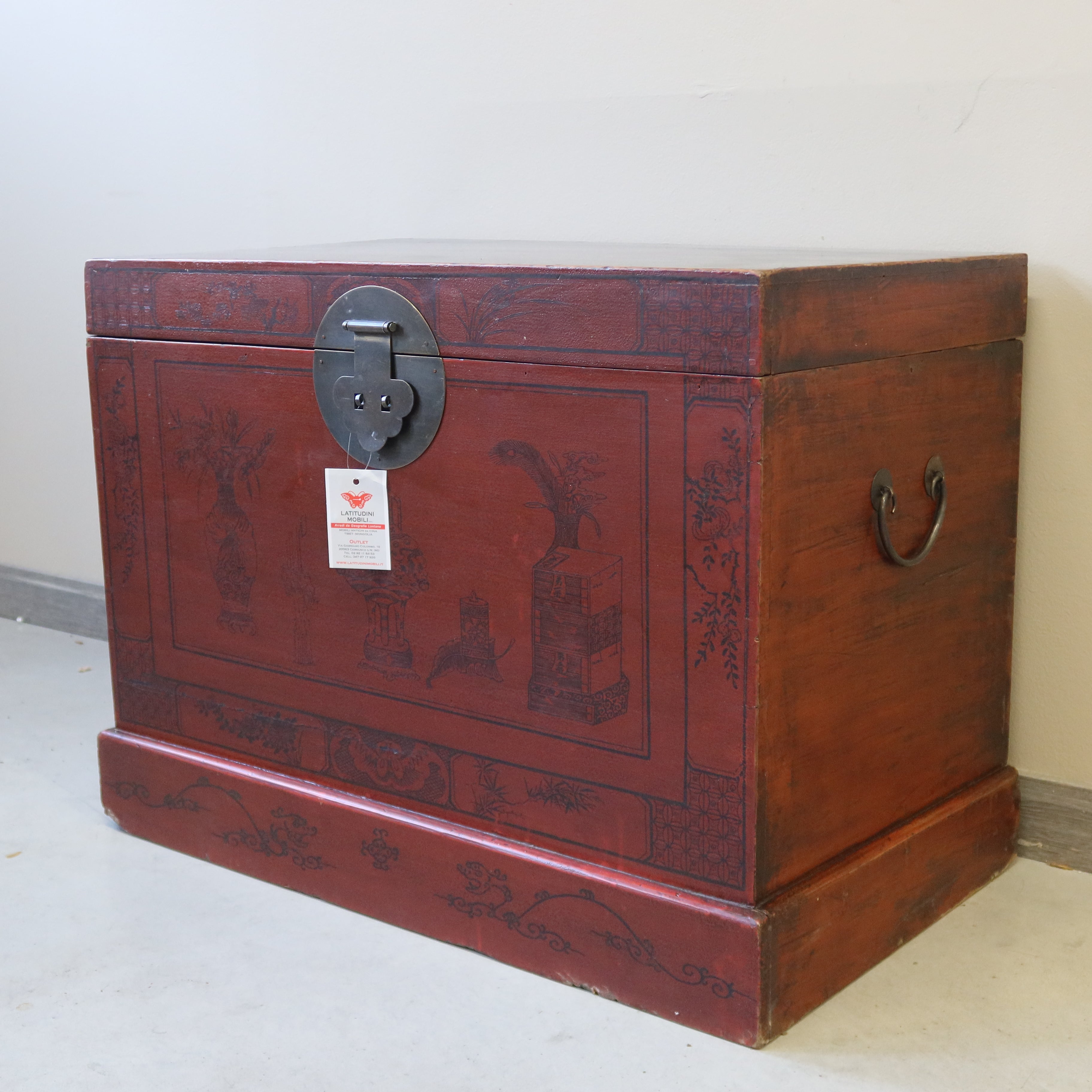 BAULE CINESE CON DECORO LIEVE