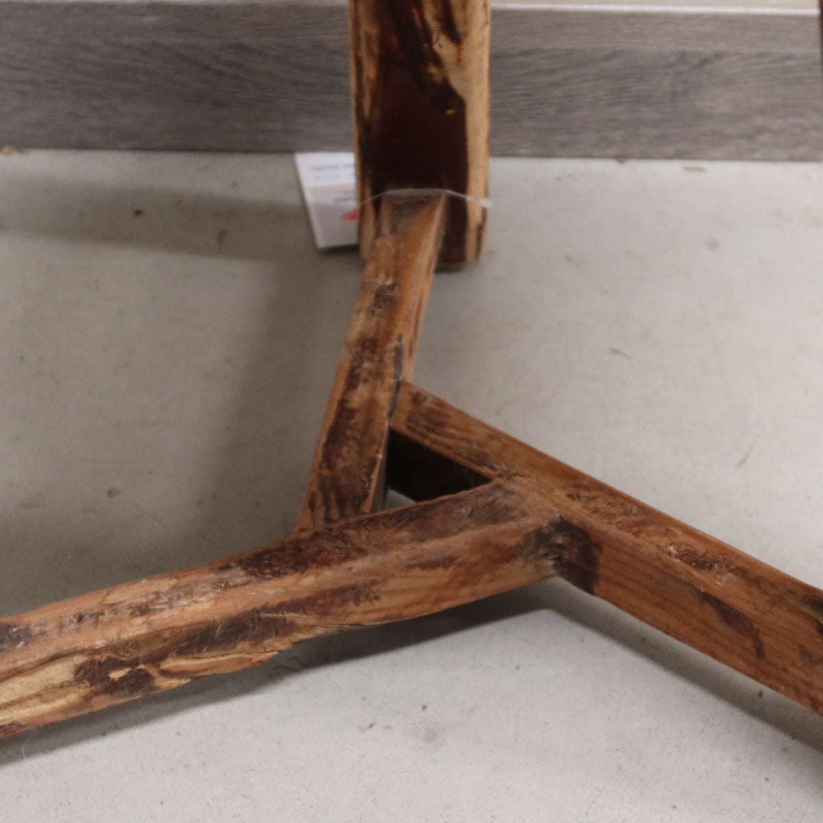SGABELLINO CINESE TONDO GAMBE A TRAPEZIO