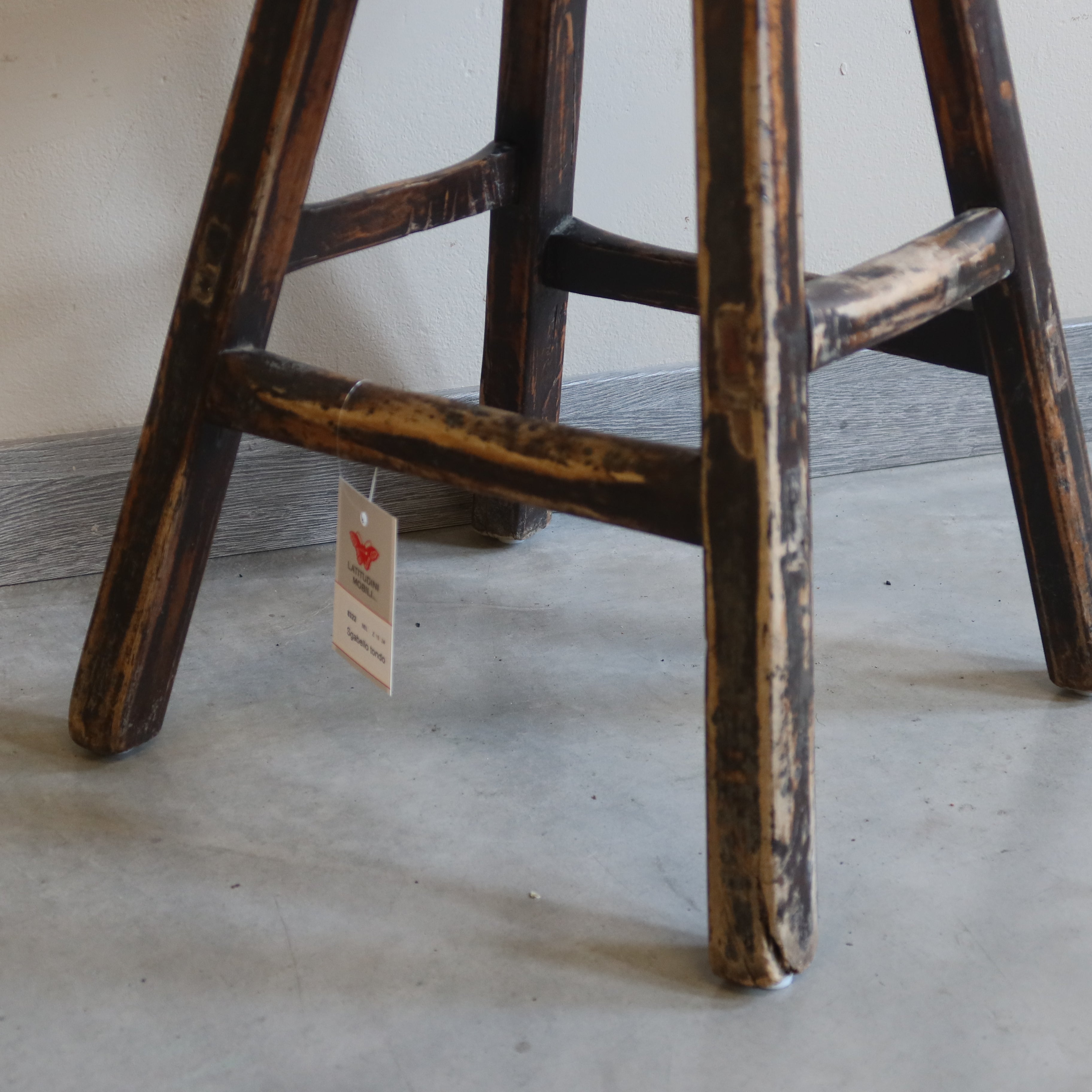SGABELLINO CINESE TONDO GAMBE A TRAPEZIO