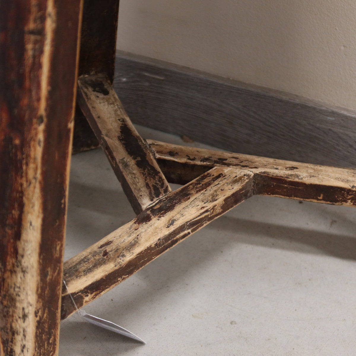 SGABELLINO CINESE TONDO GAMBE A TRAPEZIO