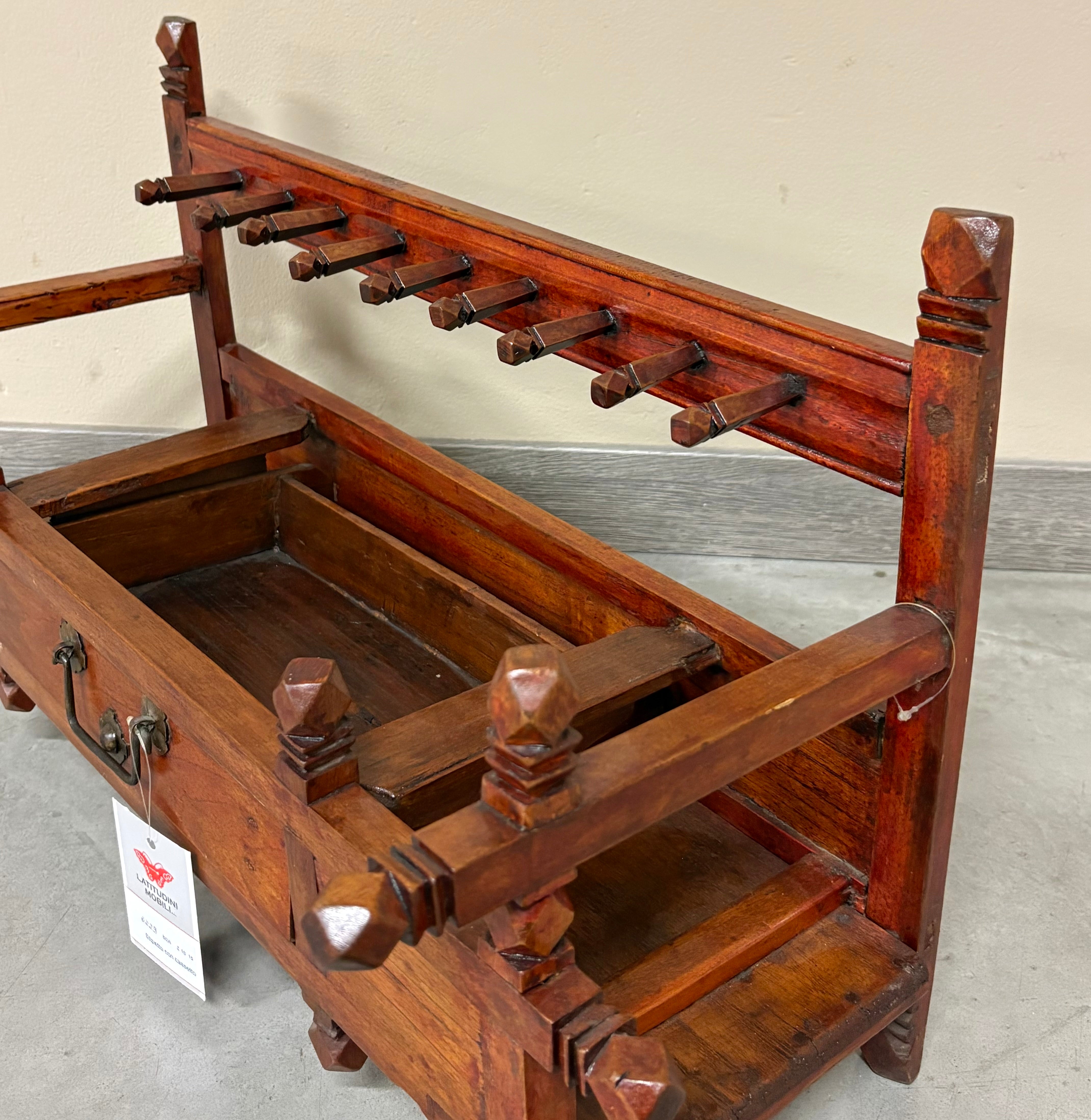 ALZATINA ORNAMENTALE IN LEGNO