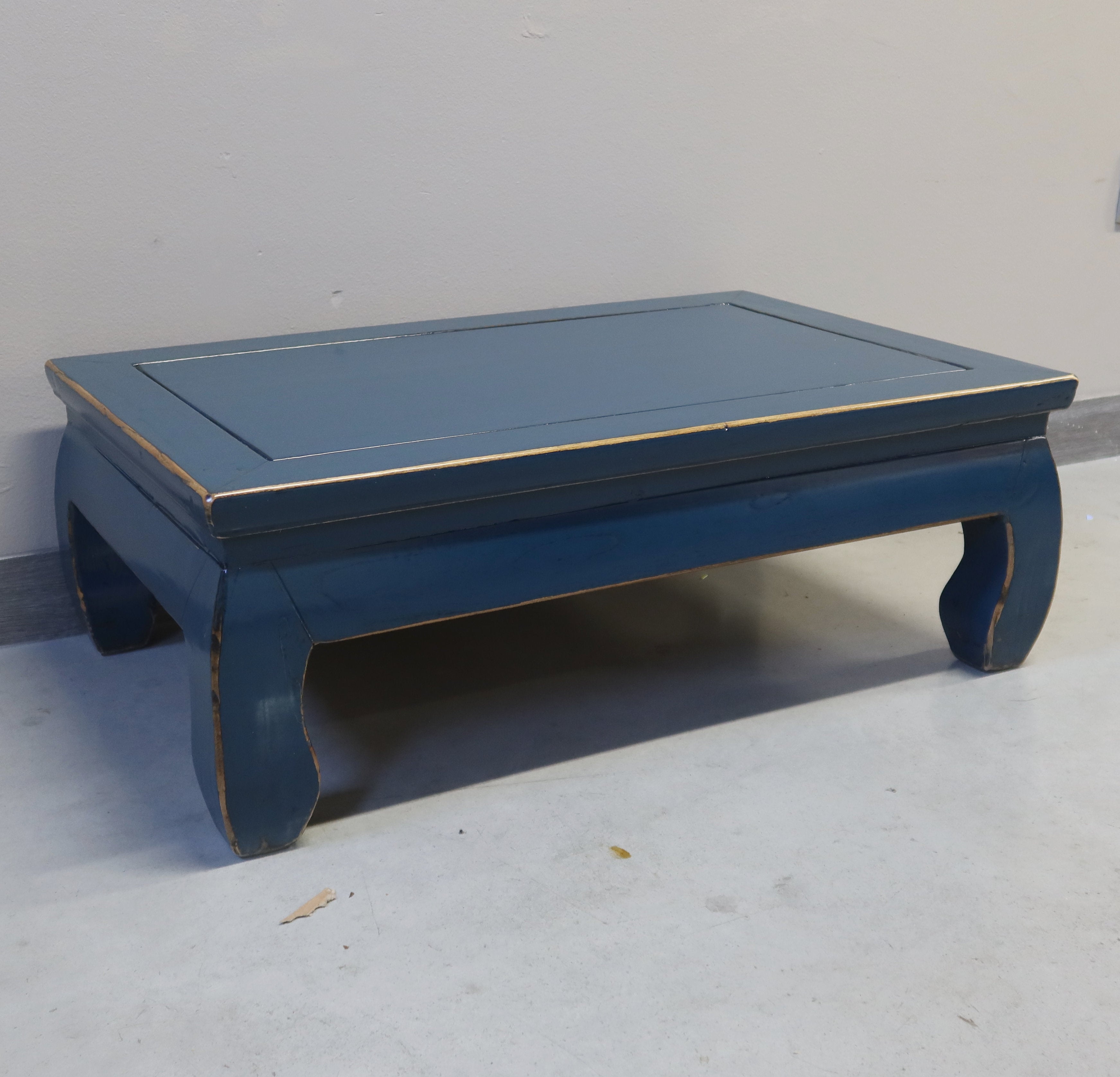 TAVOLINO CINESE LACCA BLU GAMBE ARCUATE