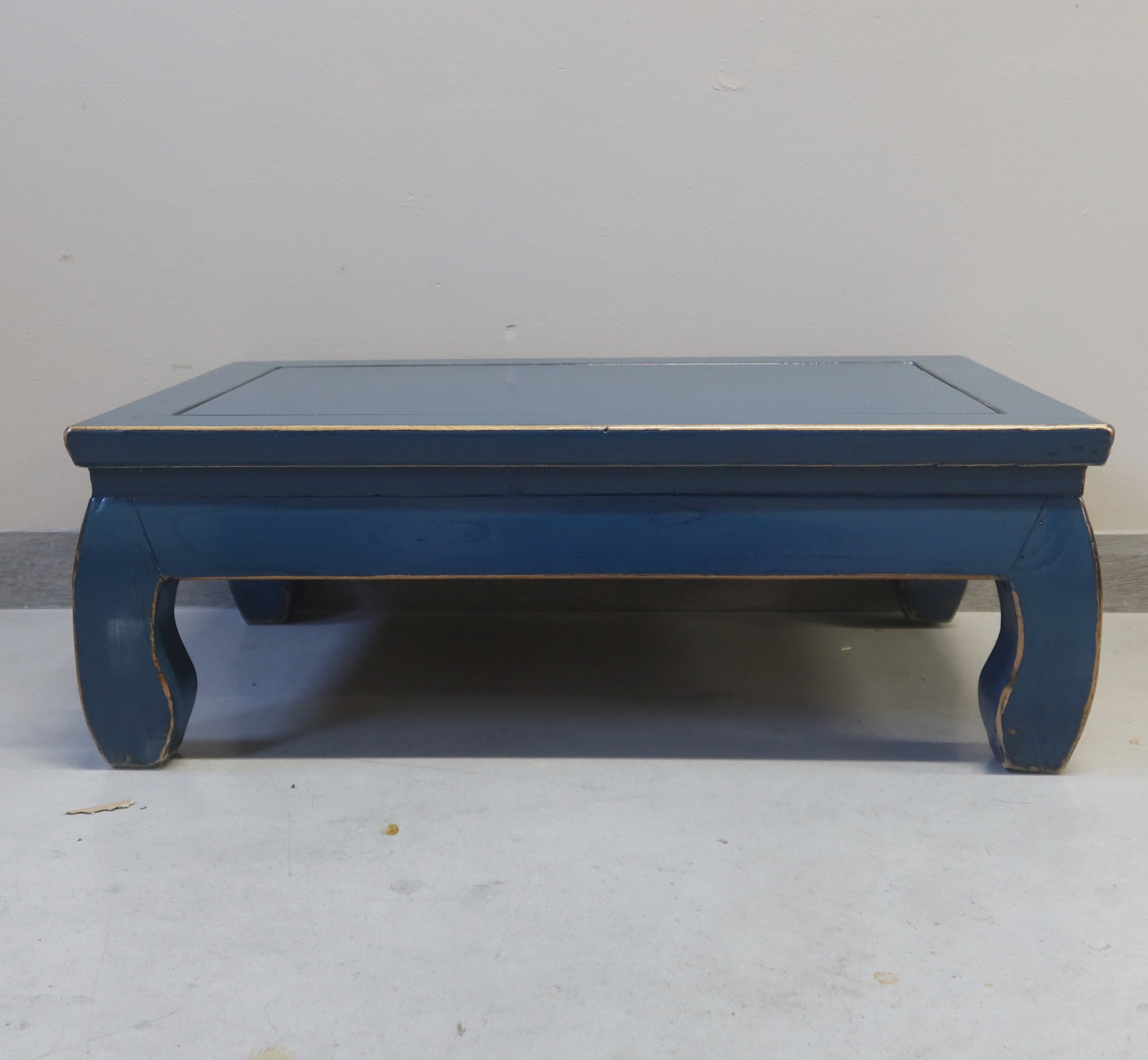TAVOLINO CINESE LACCA BLU GAMBE ARCUATE