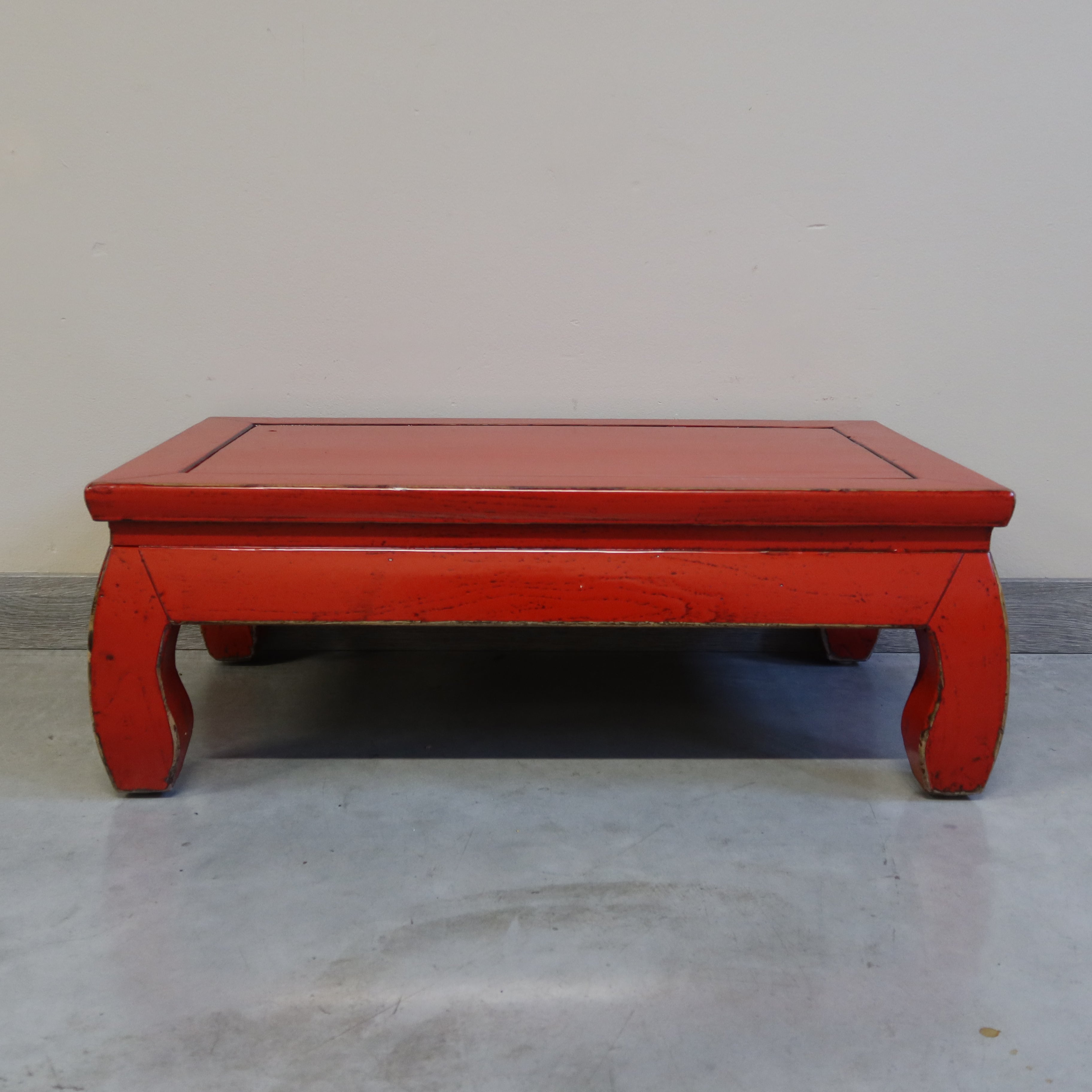 TAVOLINO CINESE LACCA ROSSA GAMBE ARCUATE