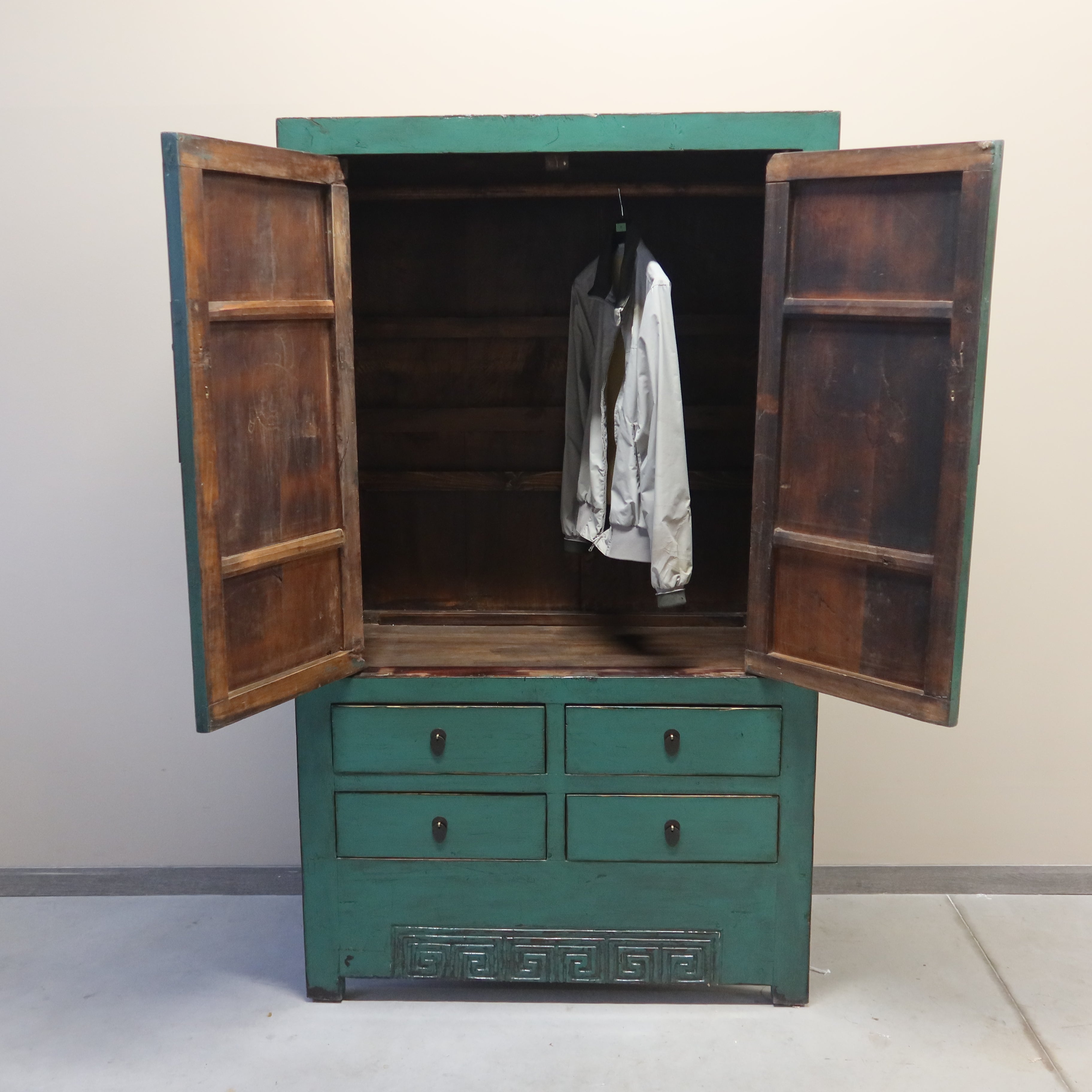 ARMADIO CINESE LACCATO