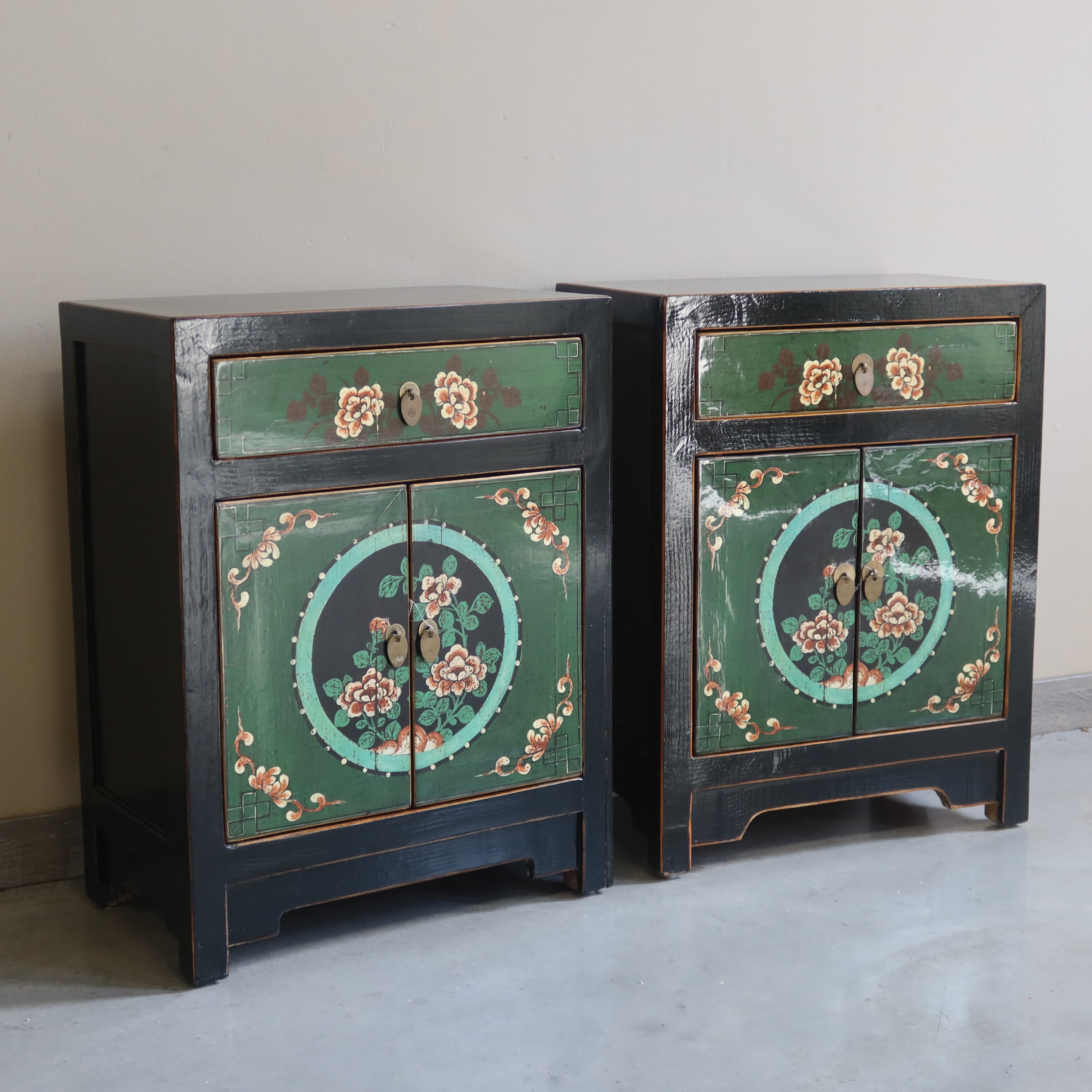 COMODINO MONGOLIA DECORATO