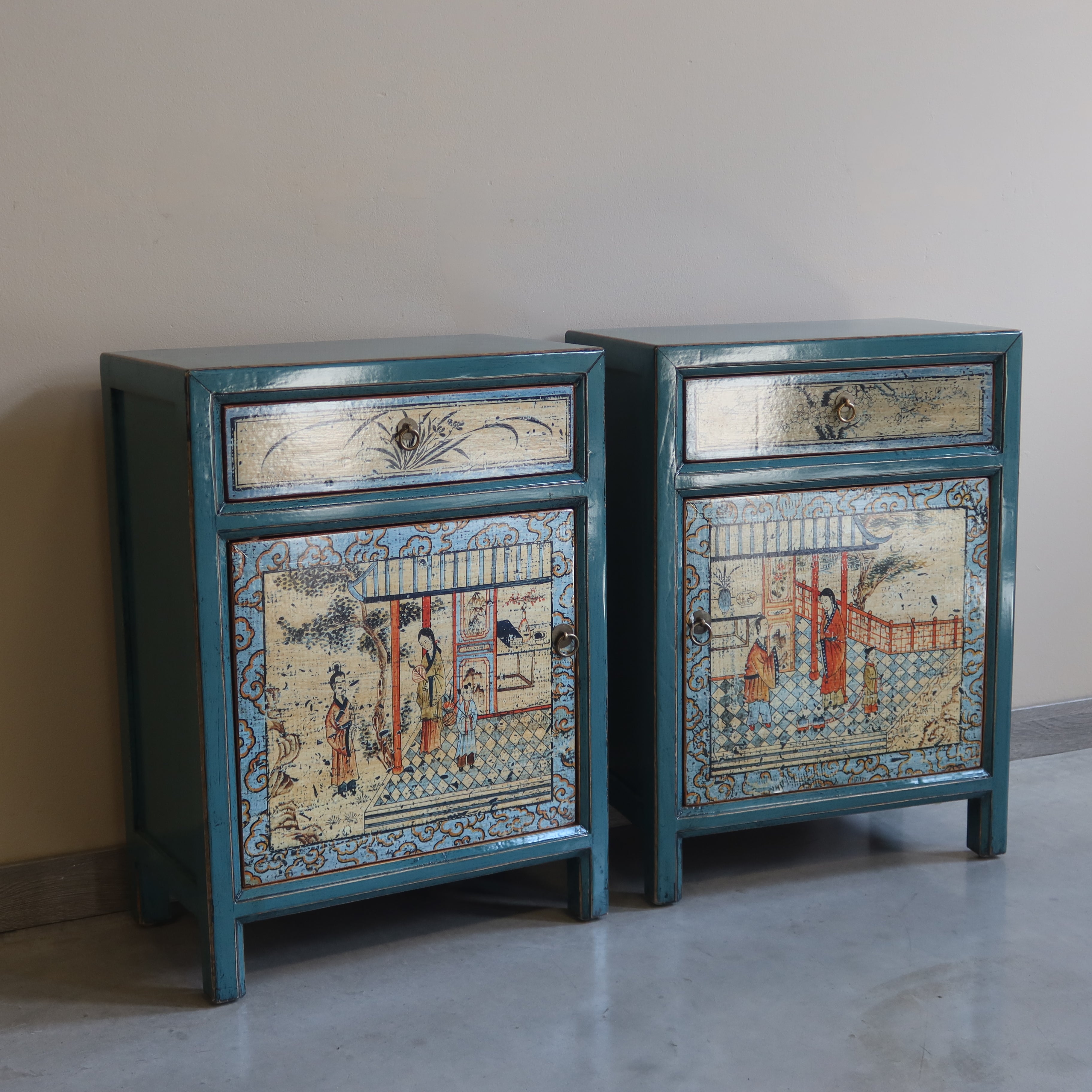 COMODINI MONGOLIA DECORATI
