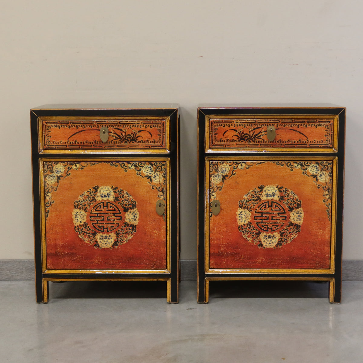 COMODINO MONGOLIA DECORATO