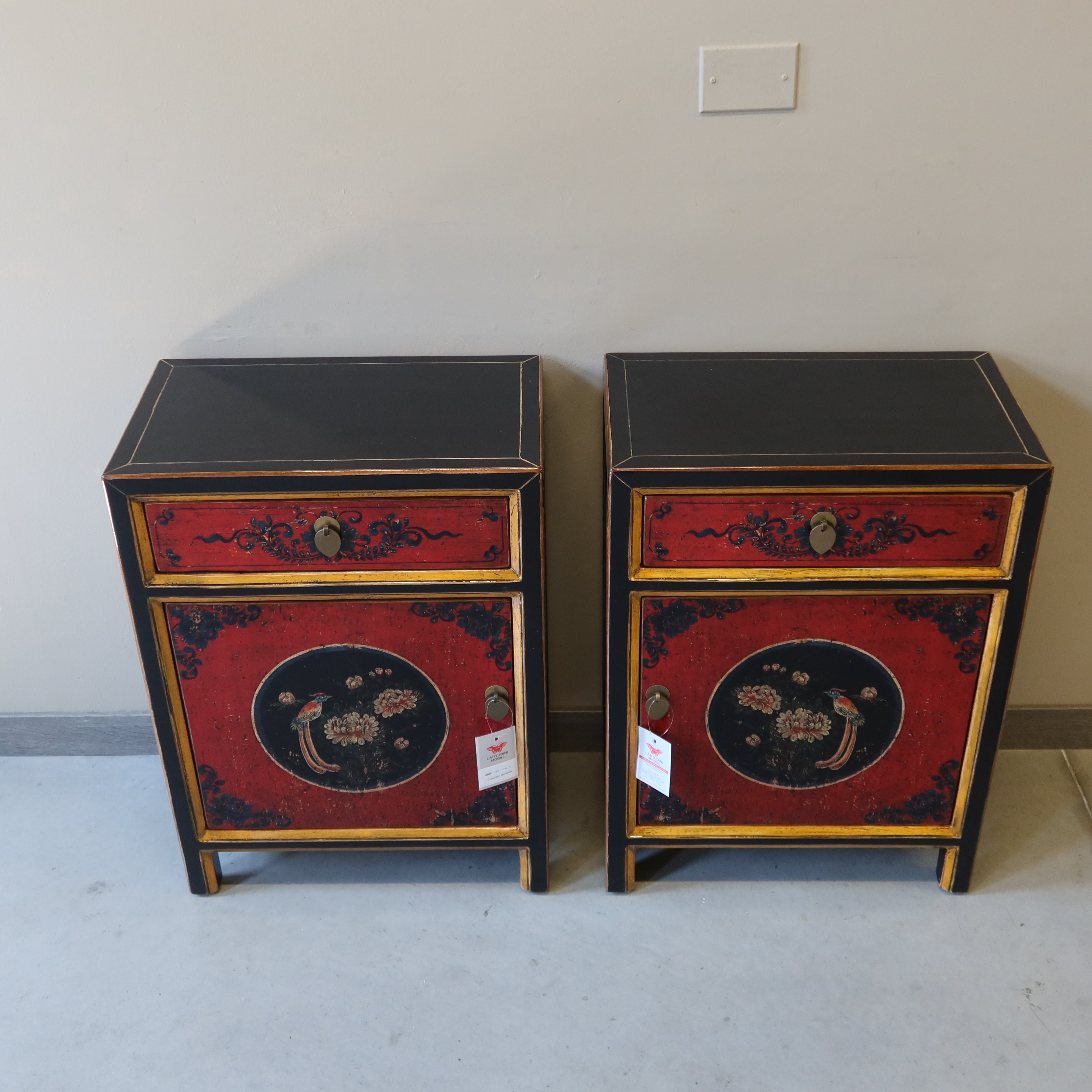 COMODINO MONGOLIA DECORATO