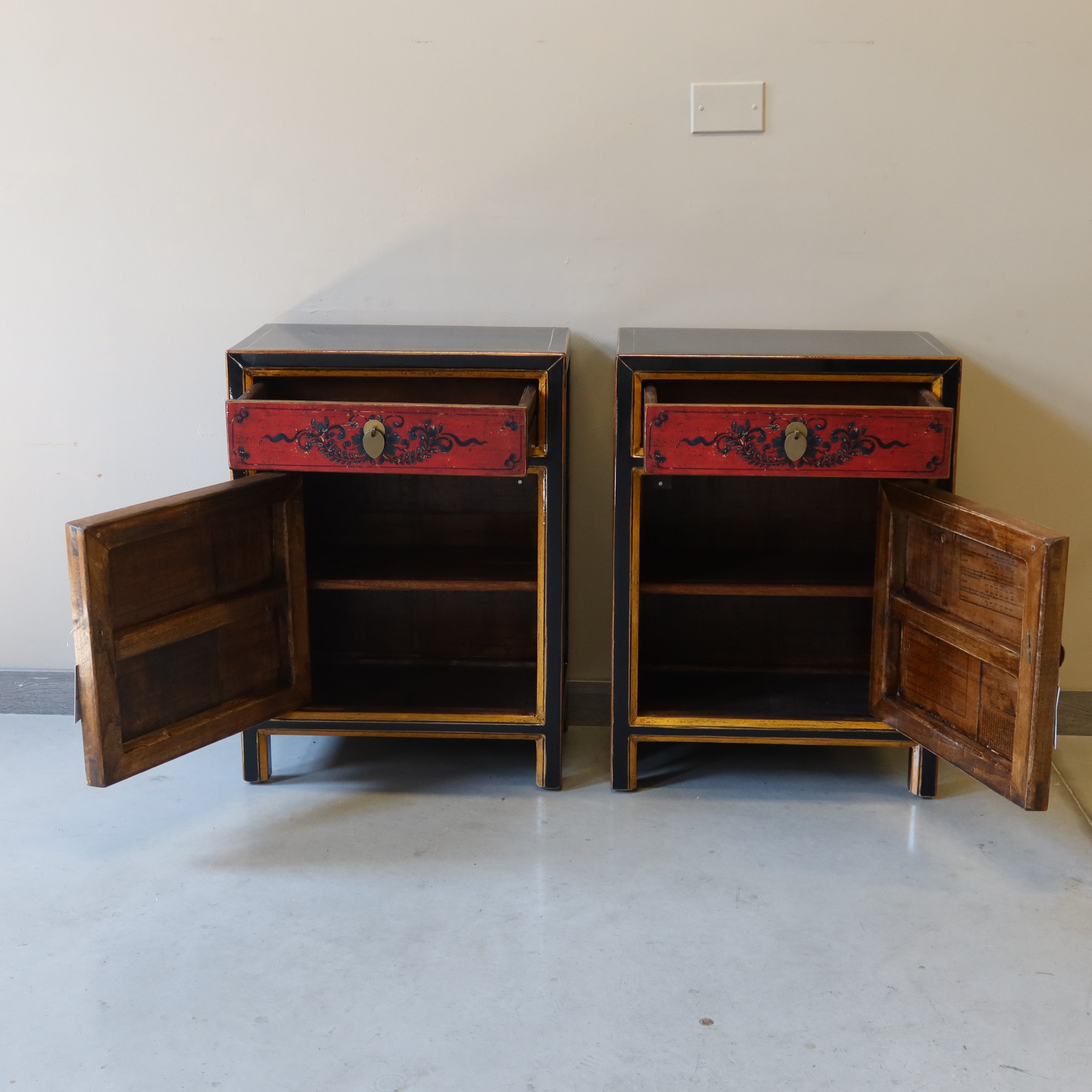 COMODINO MONGOLIA DECORATO