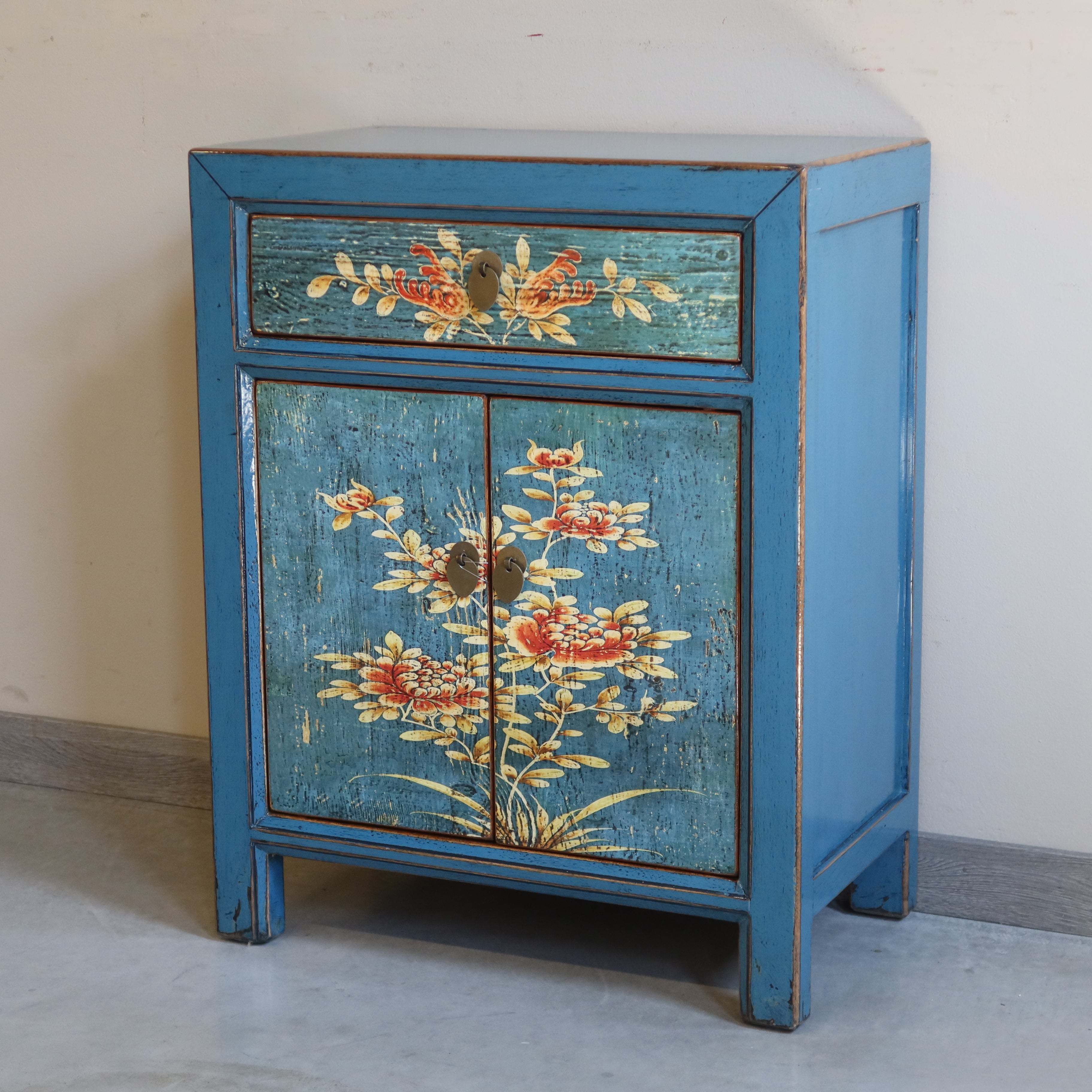 CREDENZINO DECORATO DELLA MONGOLIA
