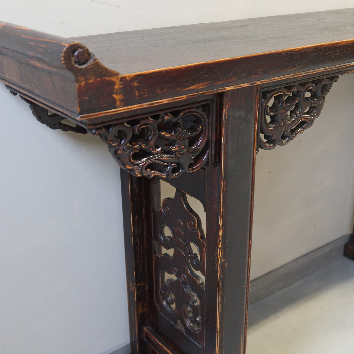 CONSOLE OLMO CINESE CON INTAGLI