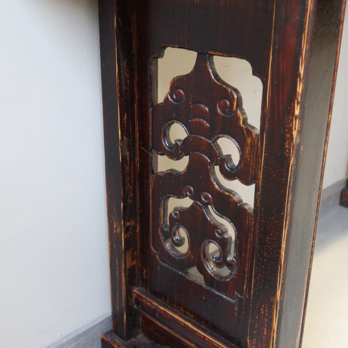CONSOLE OLMO CINESE CON INTAGLI