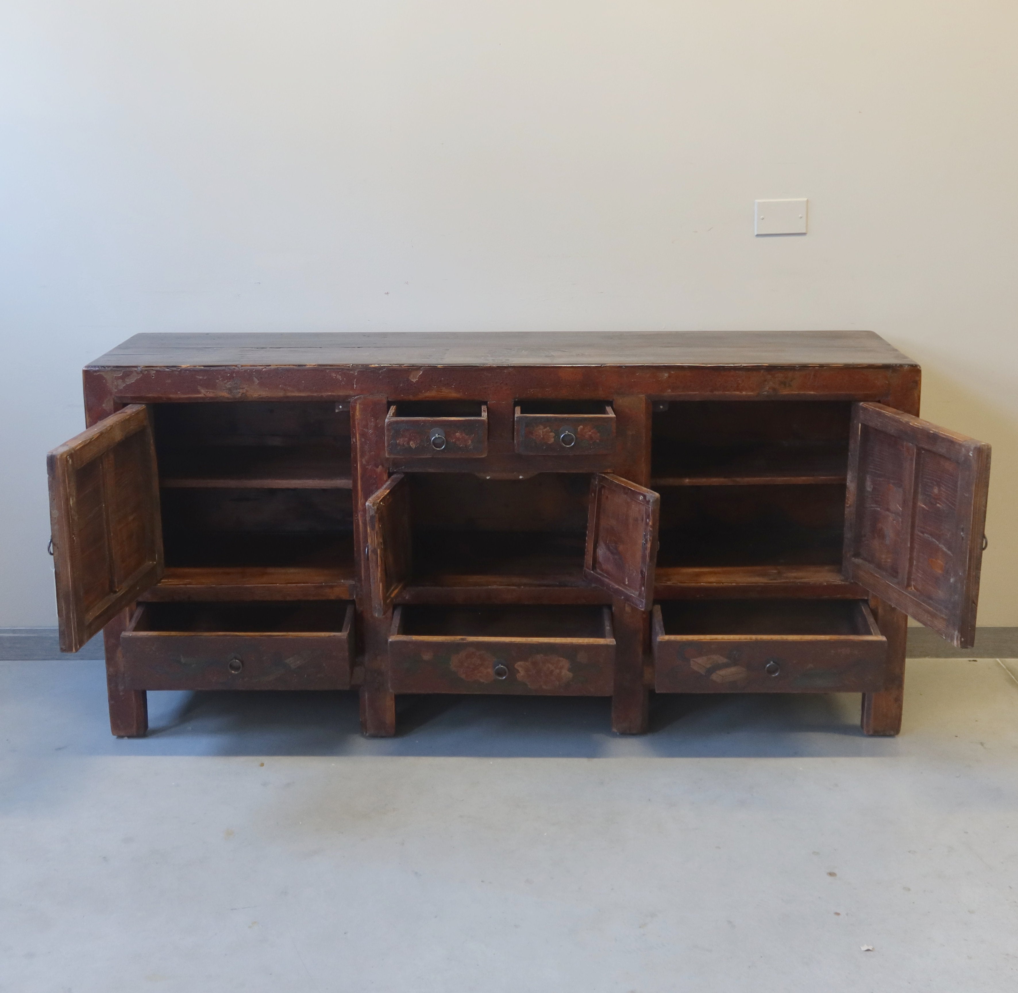 CREDENZA BASSA OLMO CINESE CON DECORI