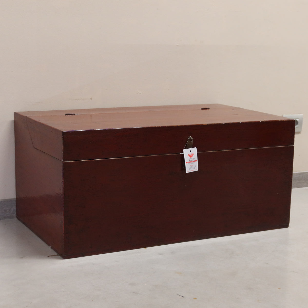 BAULE CINESE IN LACCA BORDEAUX