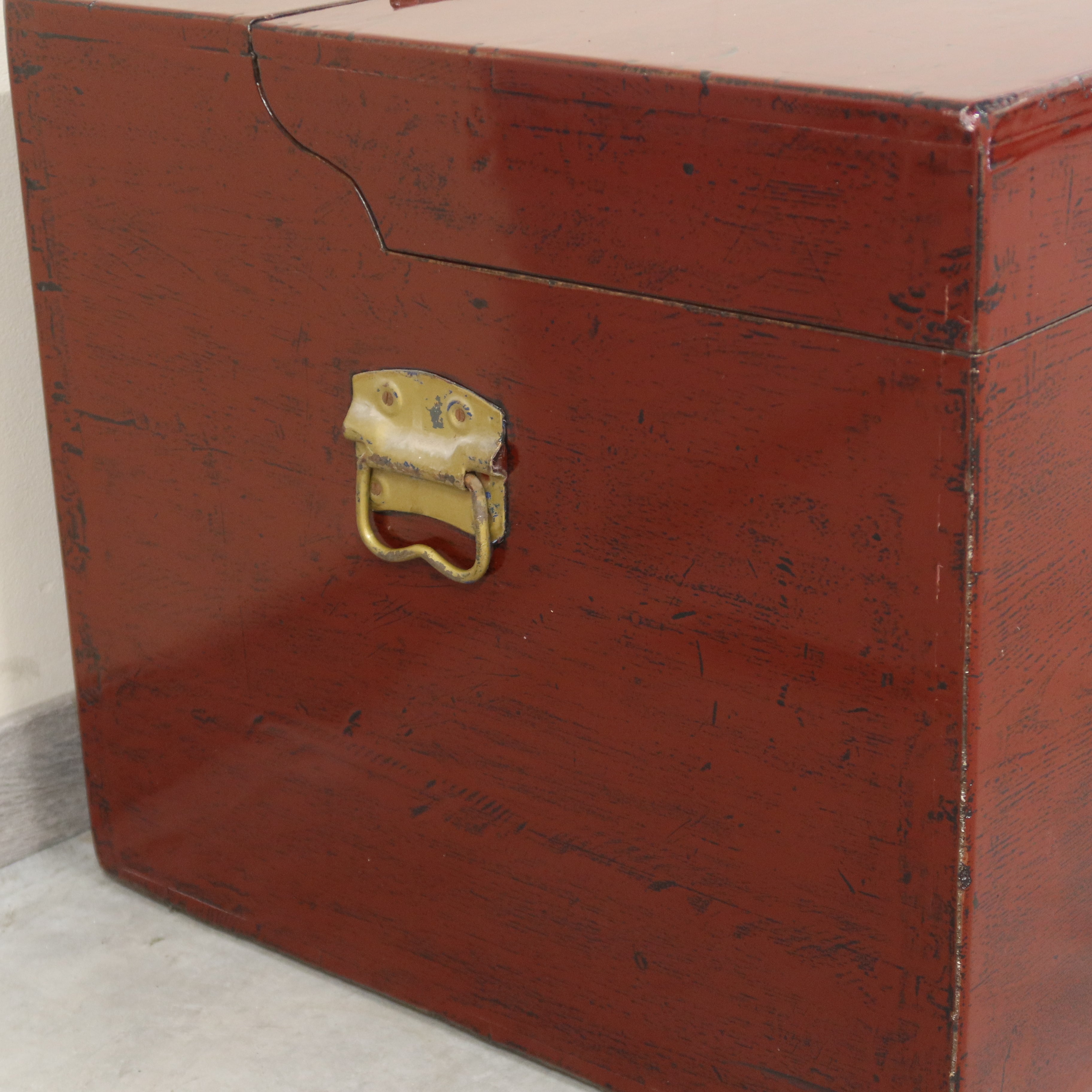 BAULE CINESE IN LACCA BORDEAUX