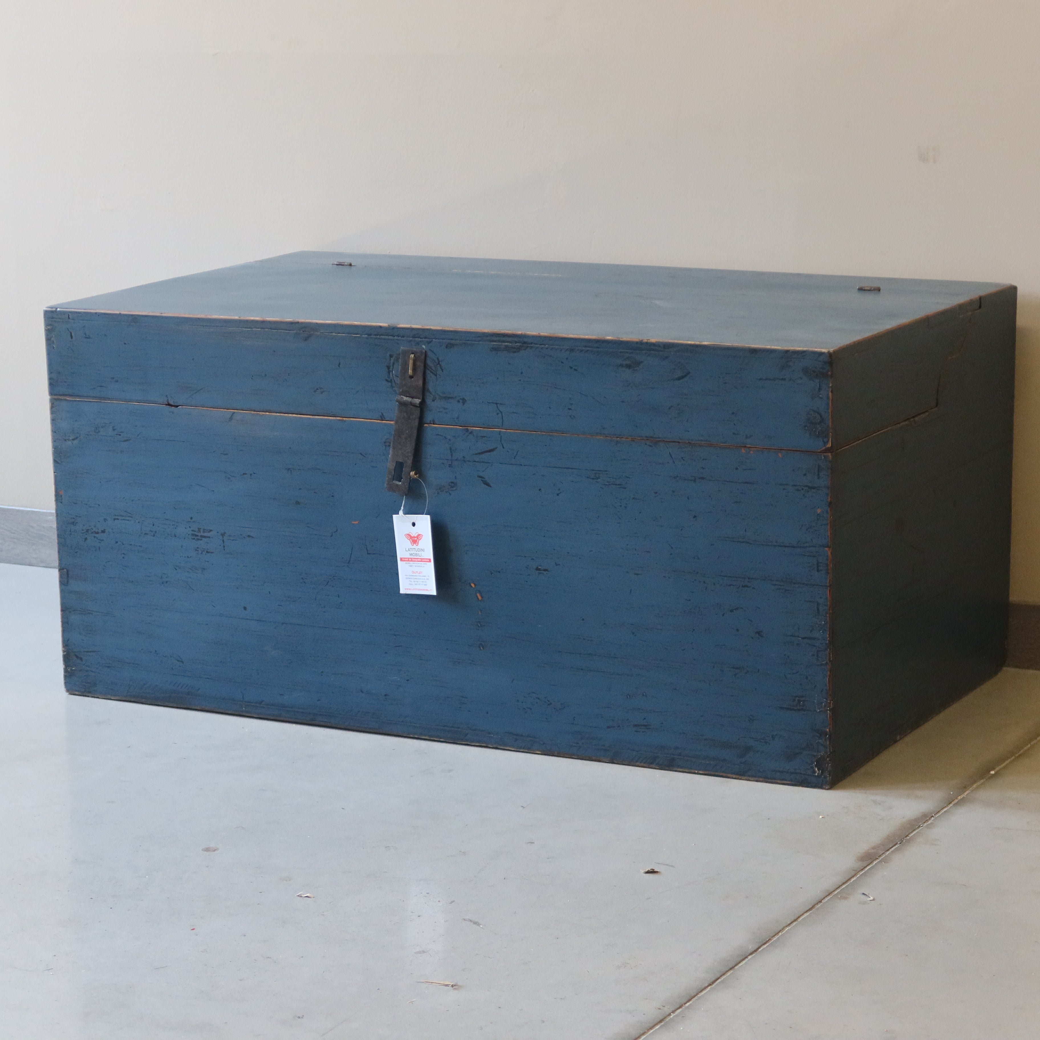 GRANDE BAULE CINESE IN LACCA BLU