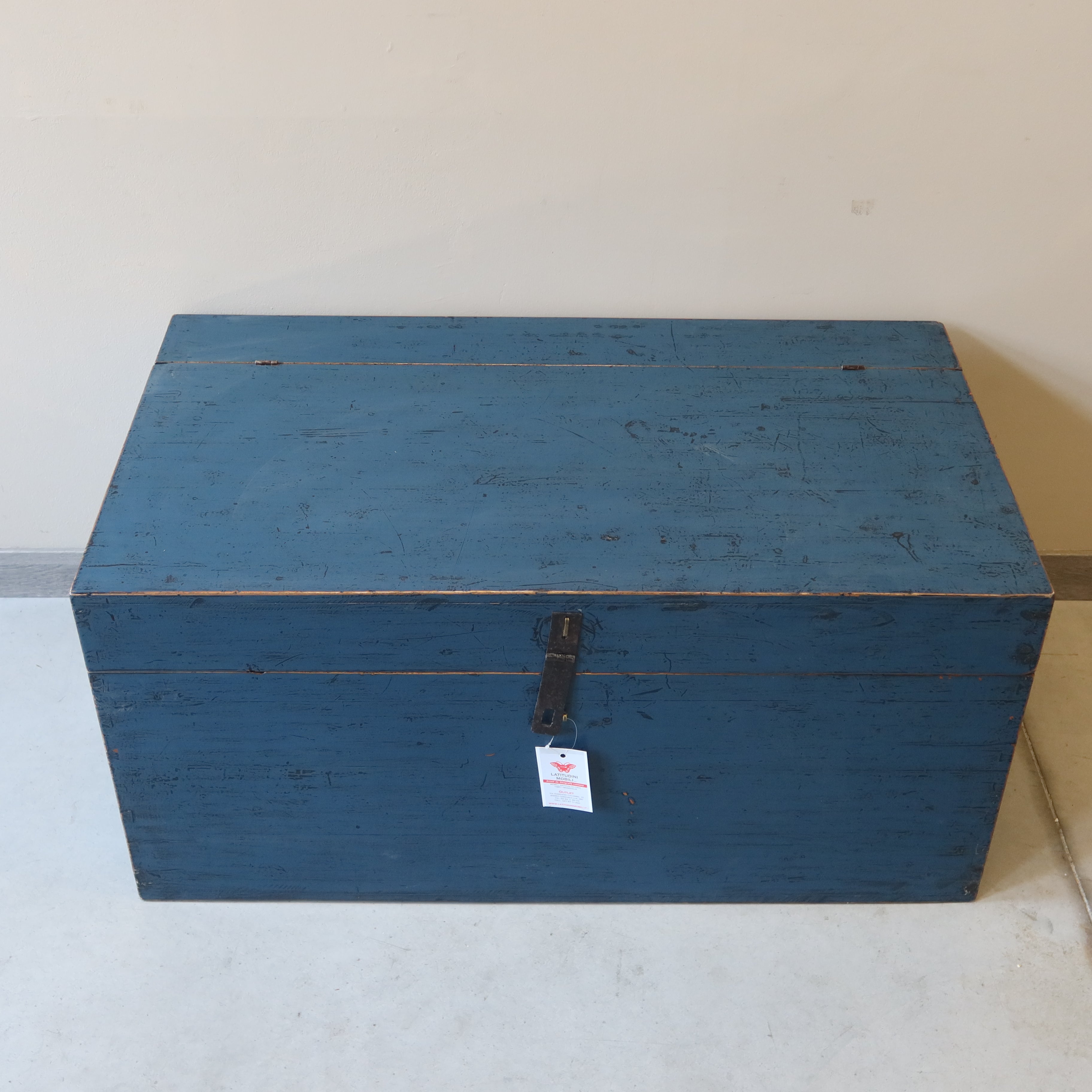 GRANDE BAULE CINESE IN LACCA BLU