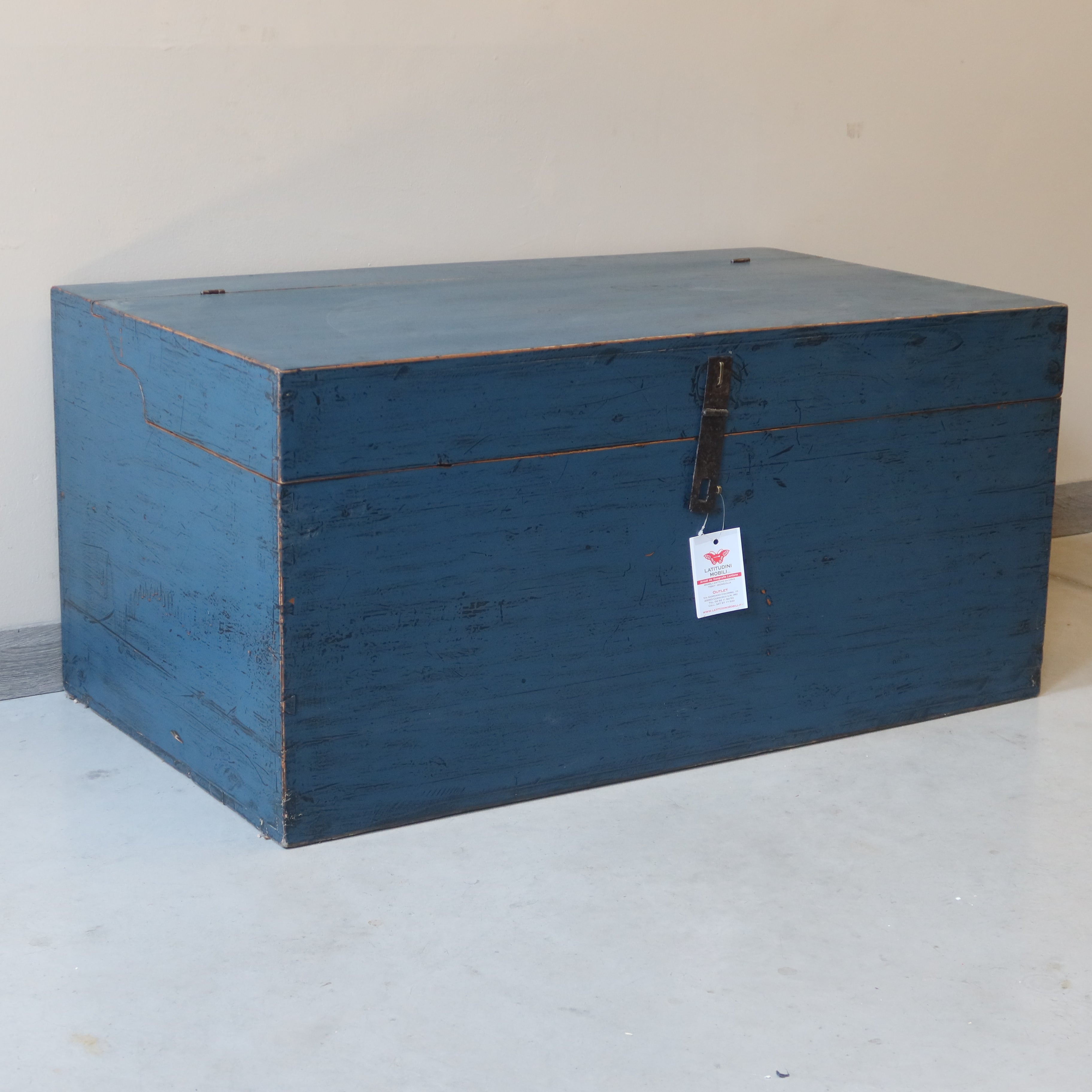 GRANDE BAULE CINESE IN LACCA BLU