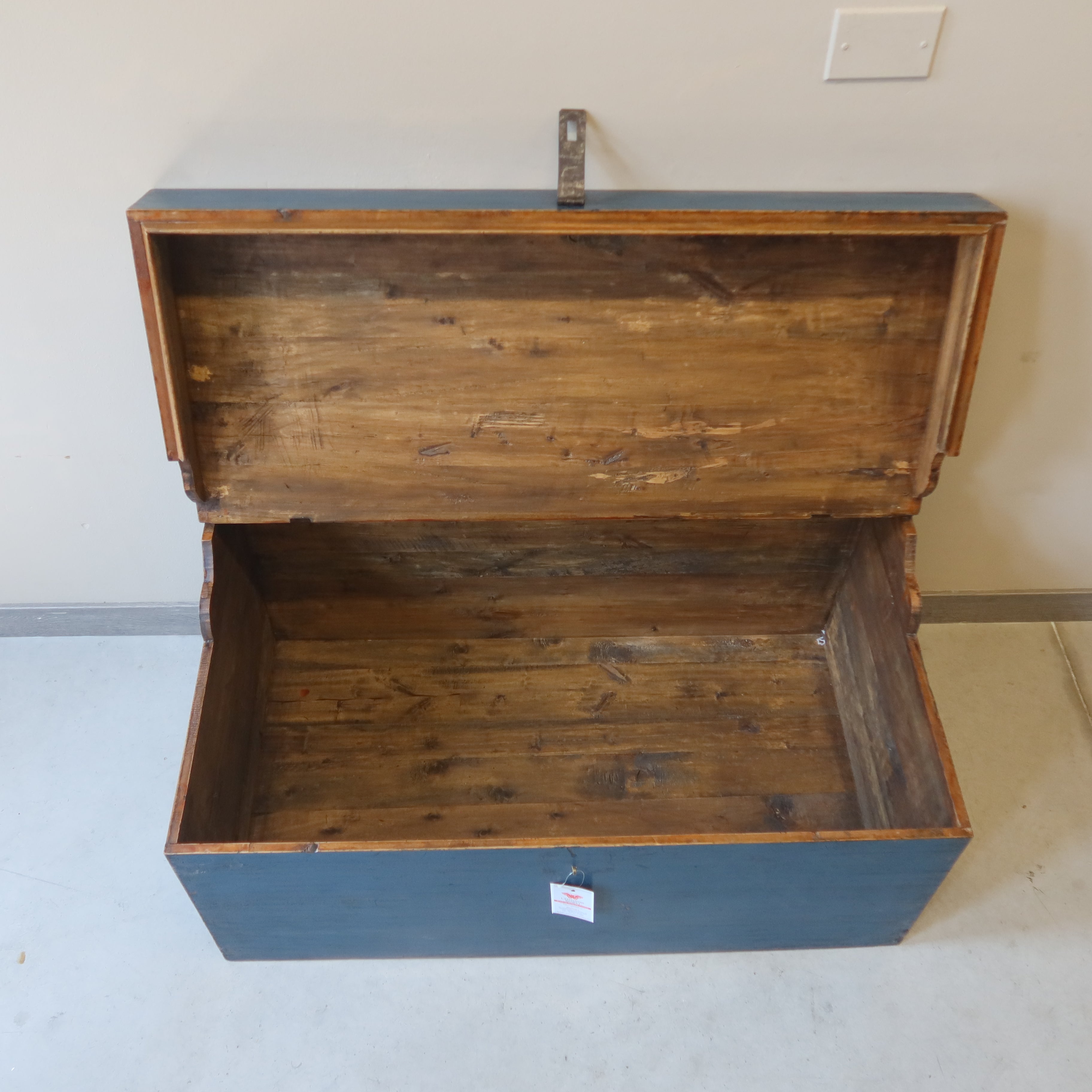 GRANDE BAULE CINESE IN LACCA BLU