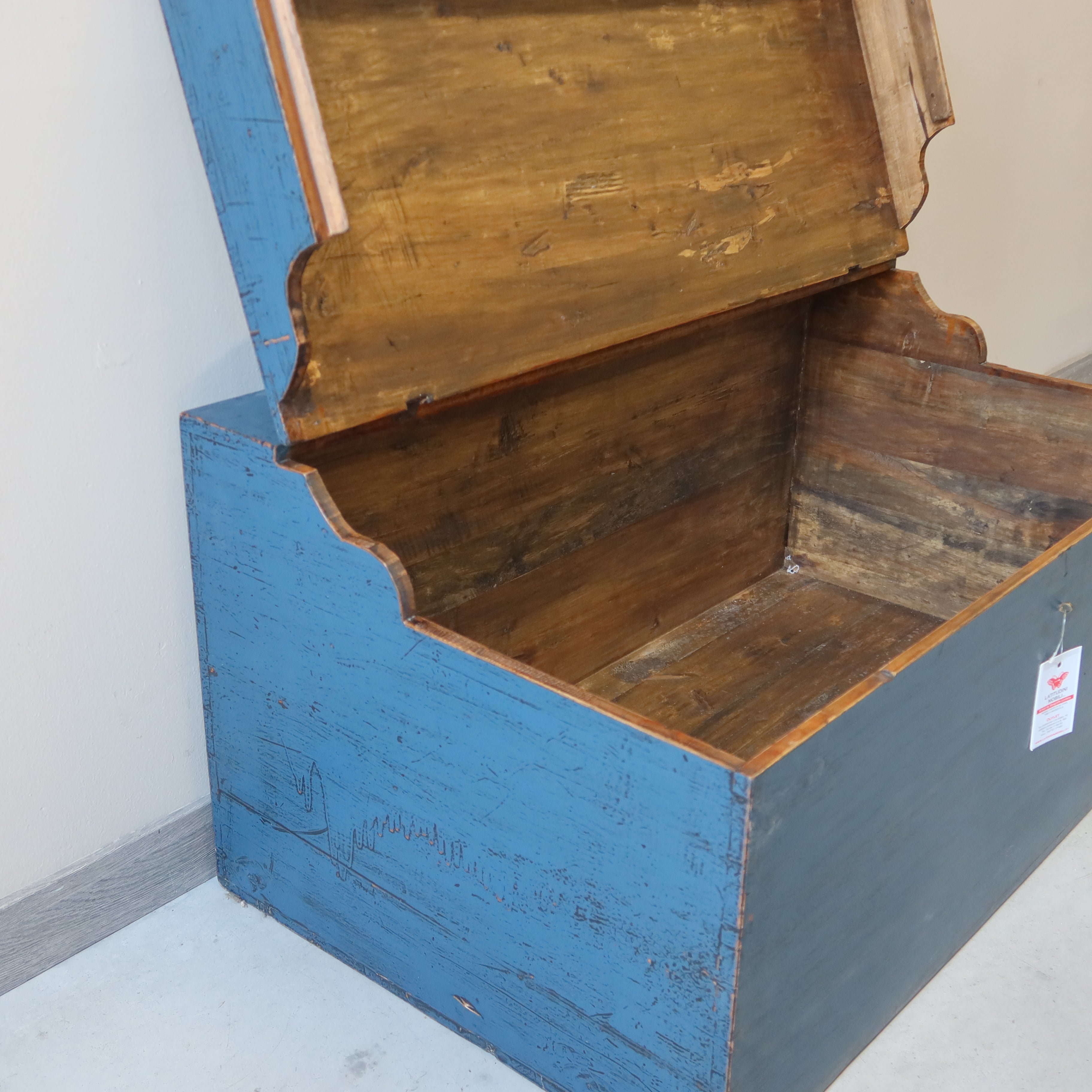 GRANDE BAULE CINESE IN LACCA BLU