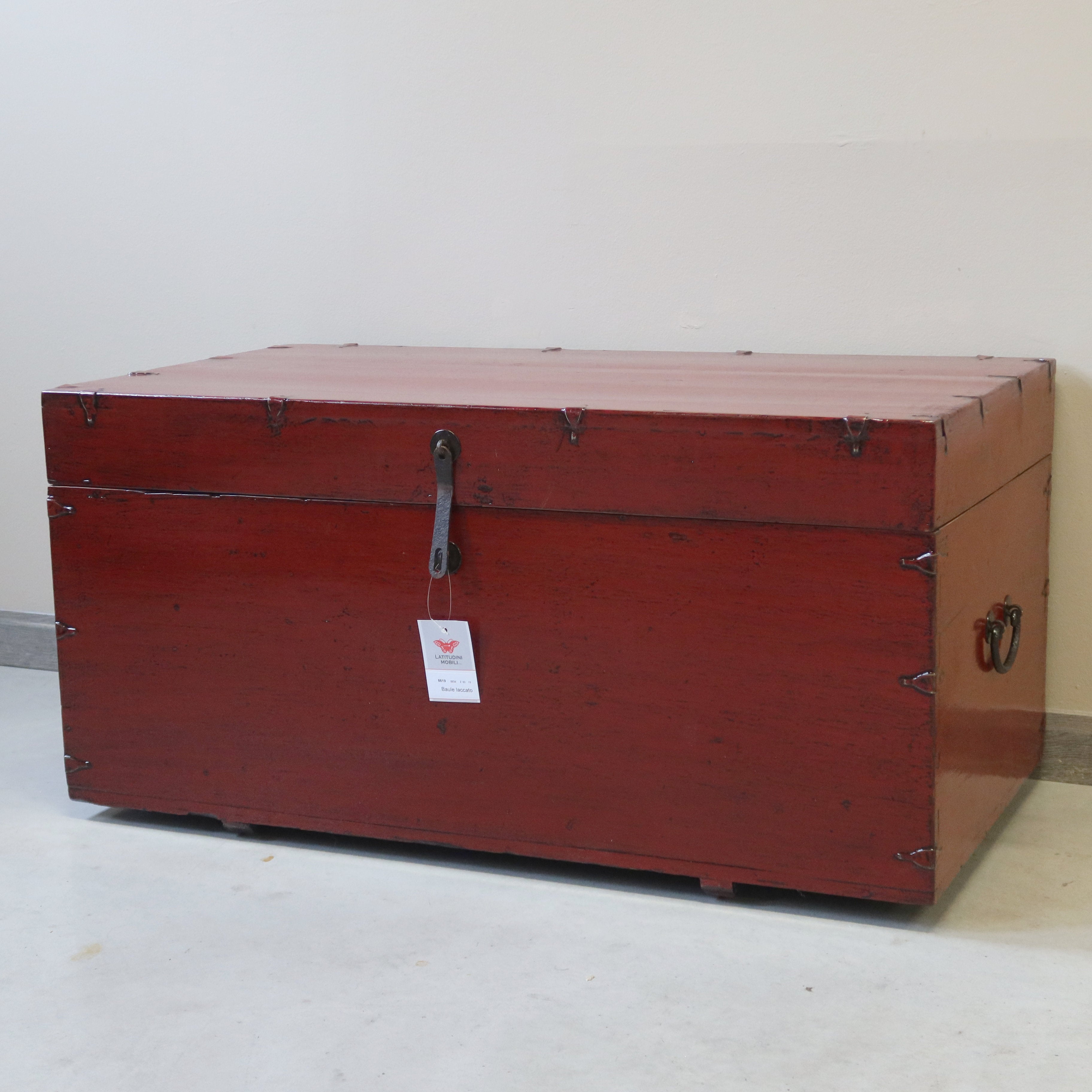 BAULE CINESE IN LACCA ROSSA