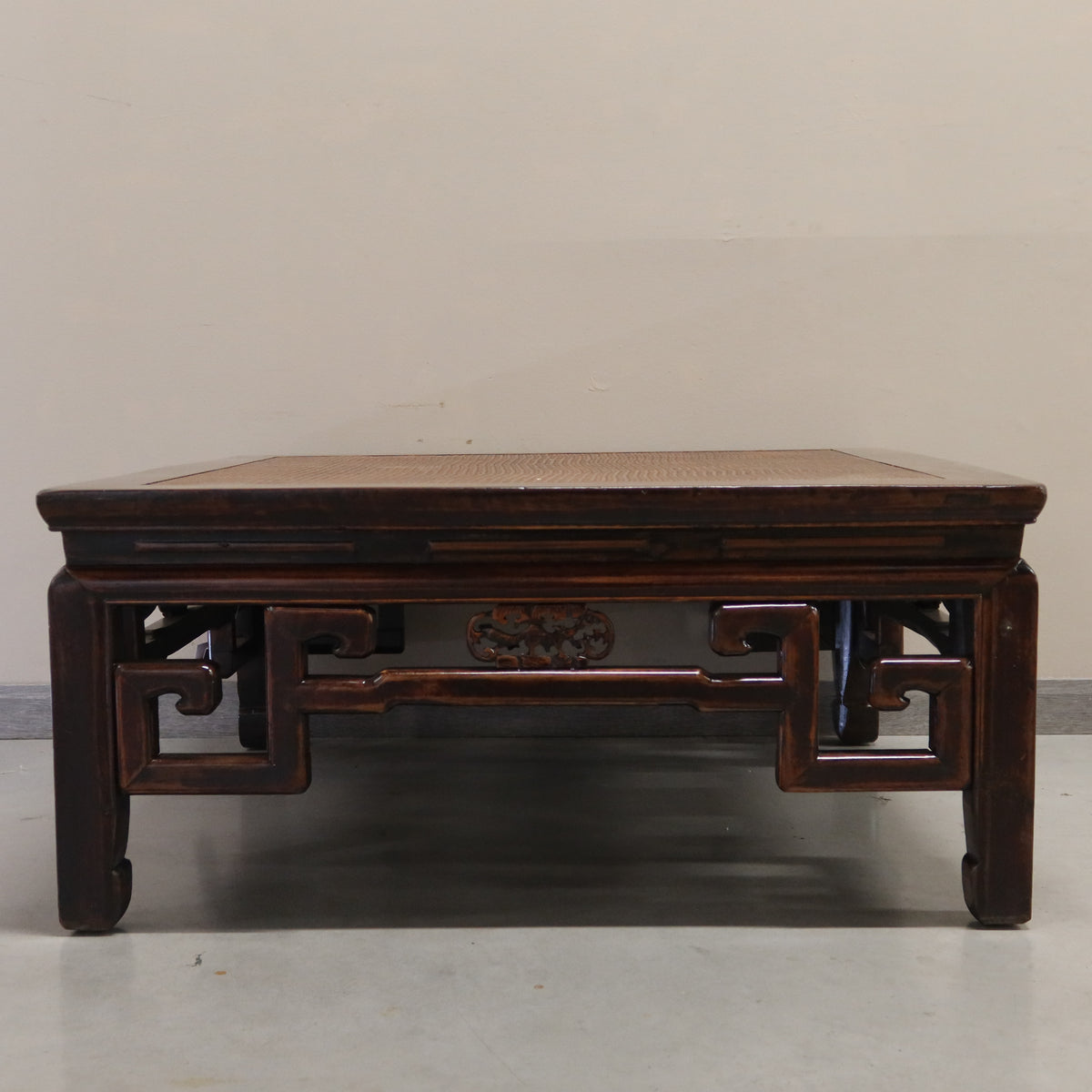 TAVOLO OLMO CINESE CON PIANO IN RATTAN