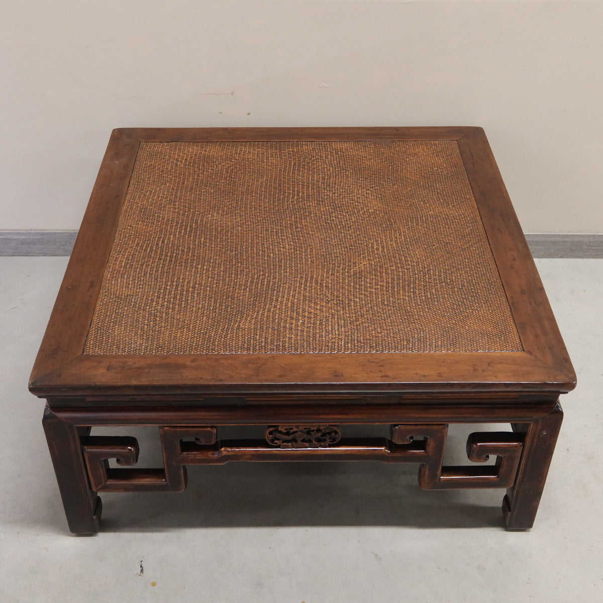TAVOLO OLMO CINESE CON PIANO IN RATTAN