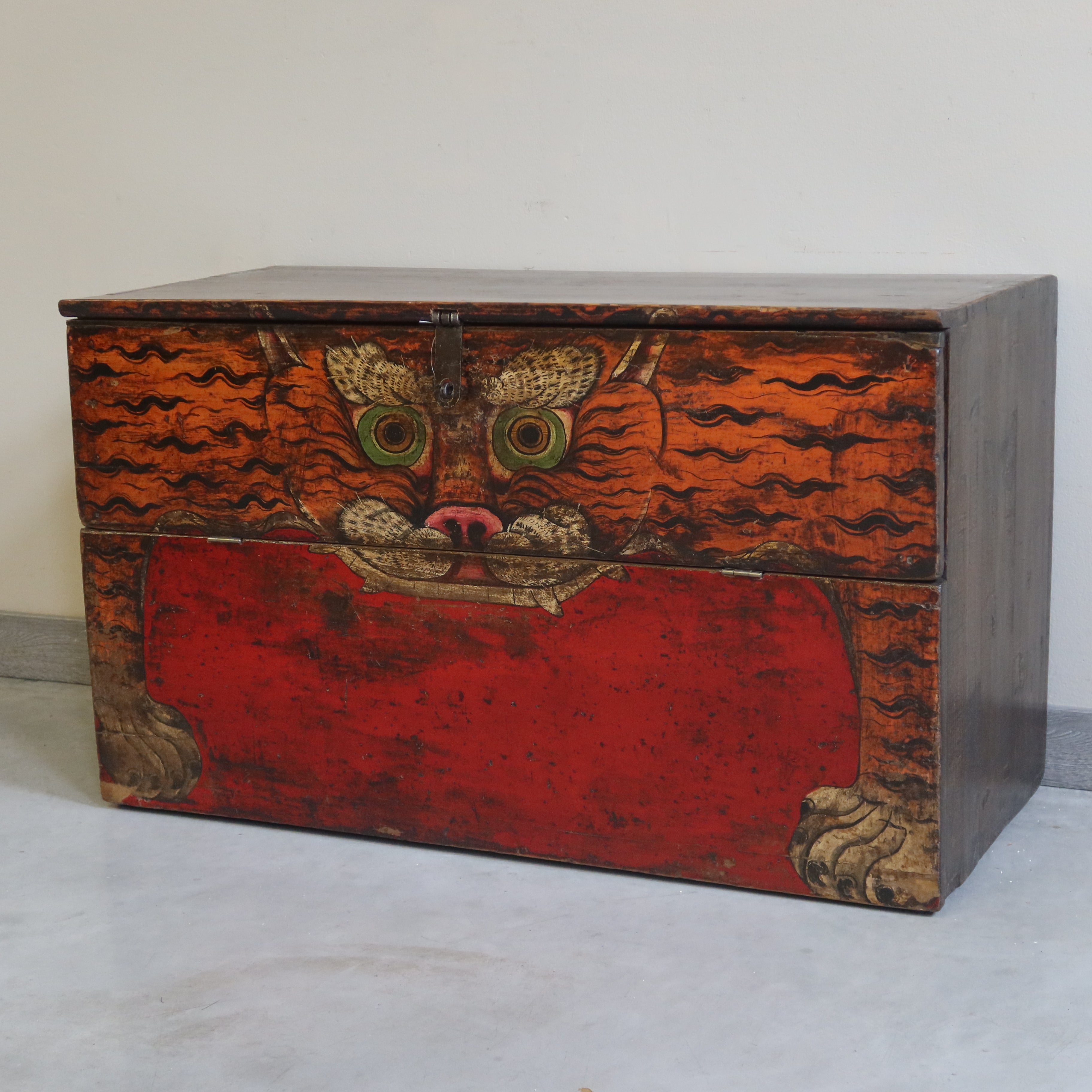 BAULE DEL QINGHAI CON DECORO TIGRE