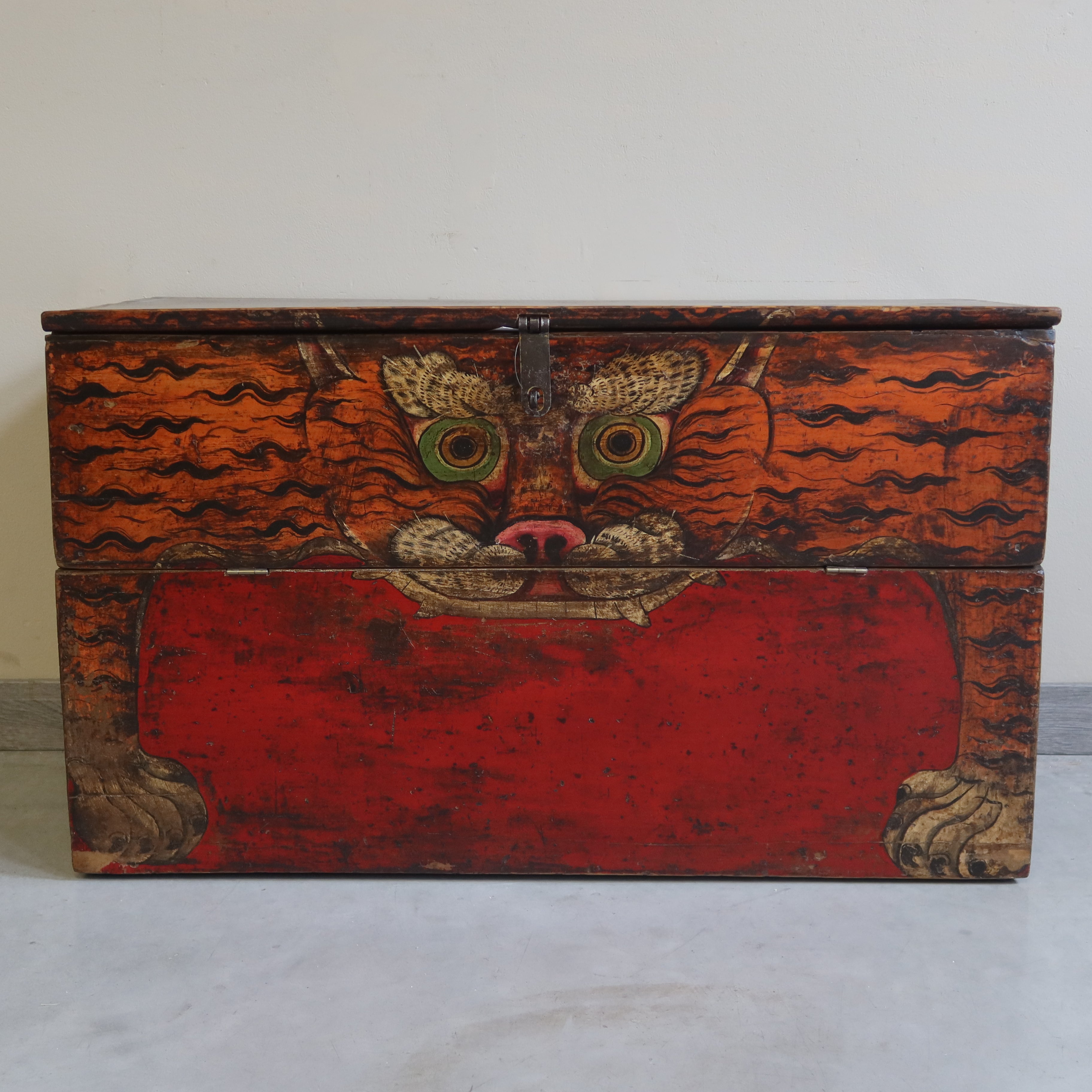 BAULE DEL QINGHAI CON DECORO TIGRE