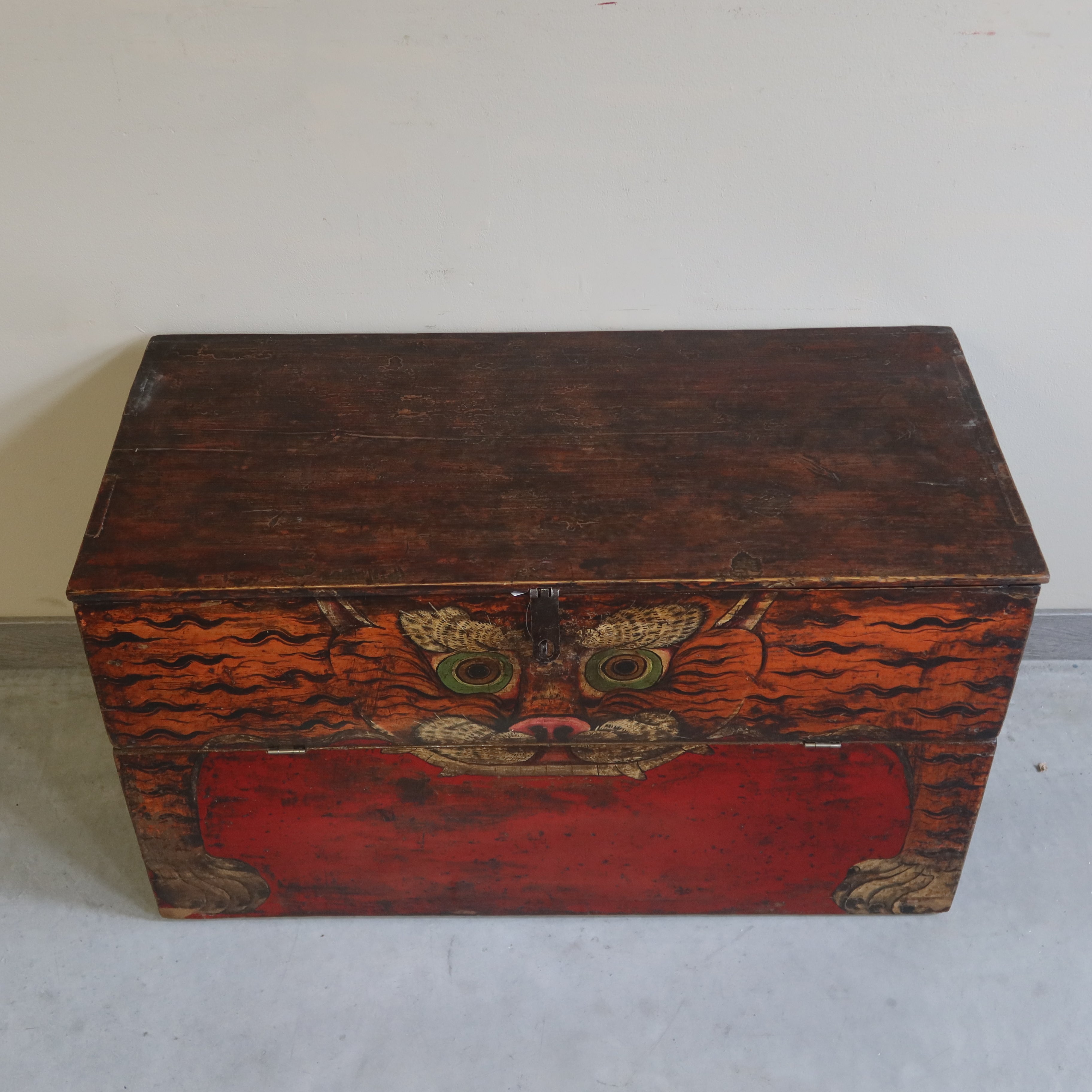BAULE DEL QINGHAI CON DECORO TIGRE