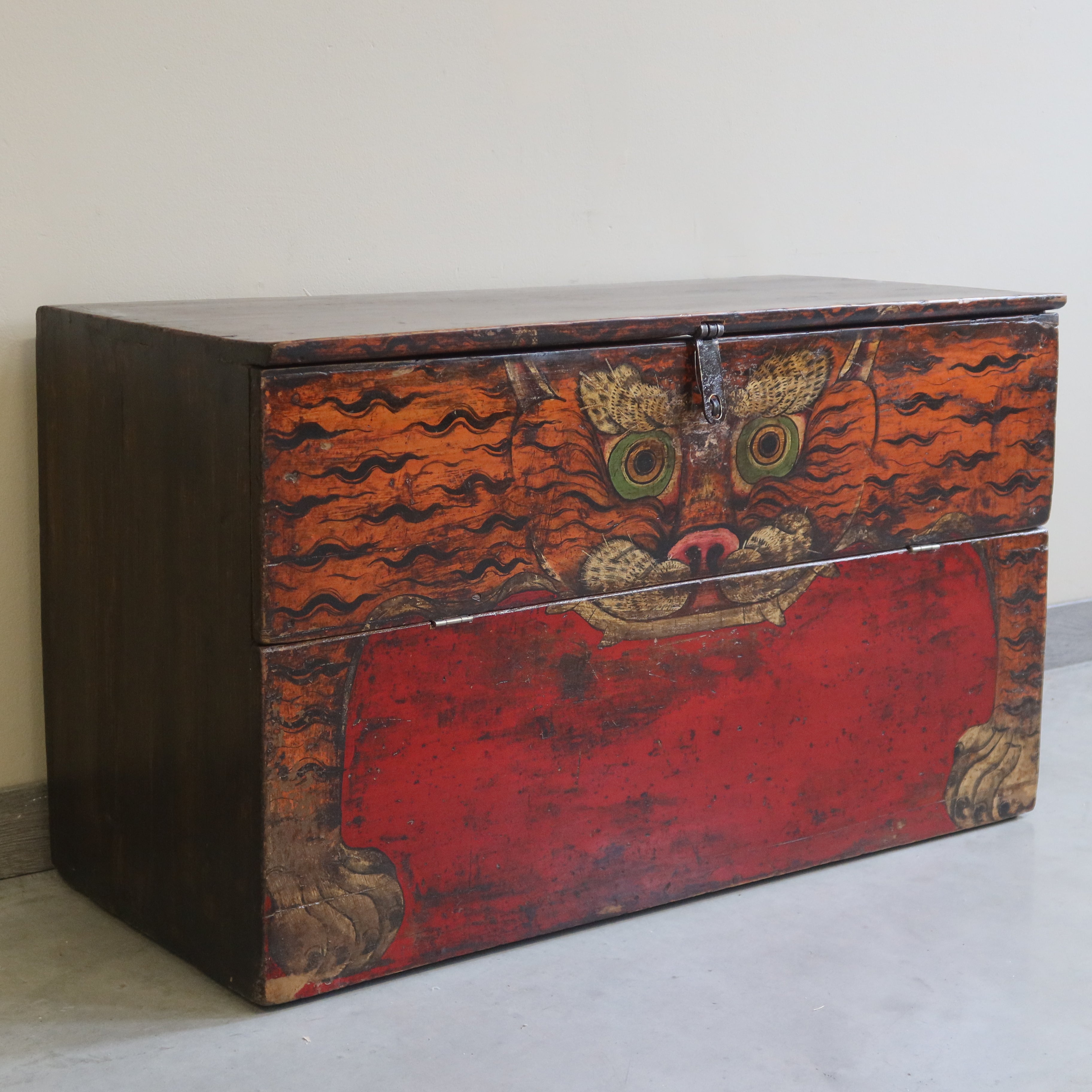 BAULE DEL QINGHAI CON DECORO TIGRE