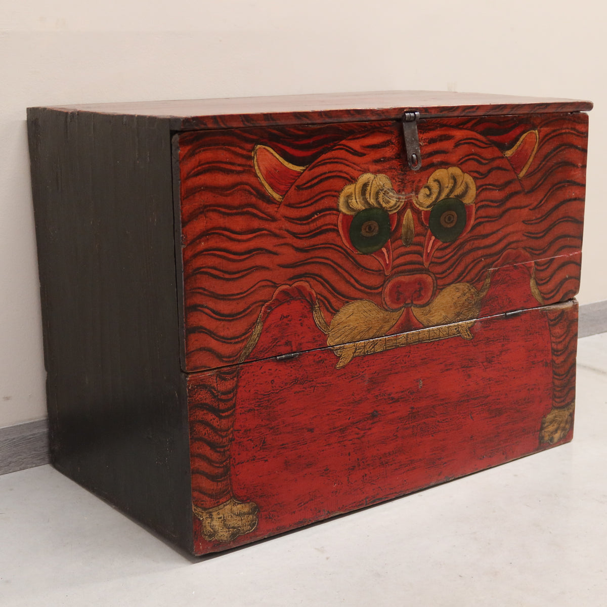BAULE DEL QINGHAI CON DECORO TIGRE